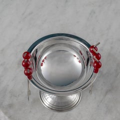 Piattino da cocktail placcato argento per servire olive o ciliegie, 1945 circa.