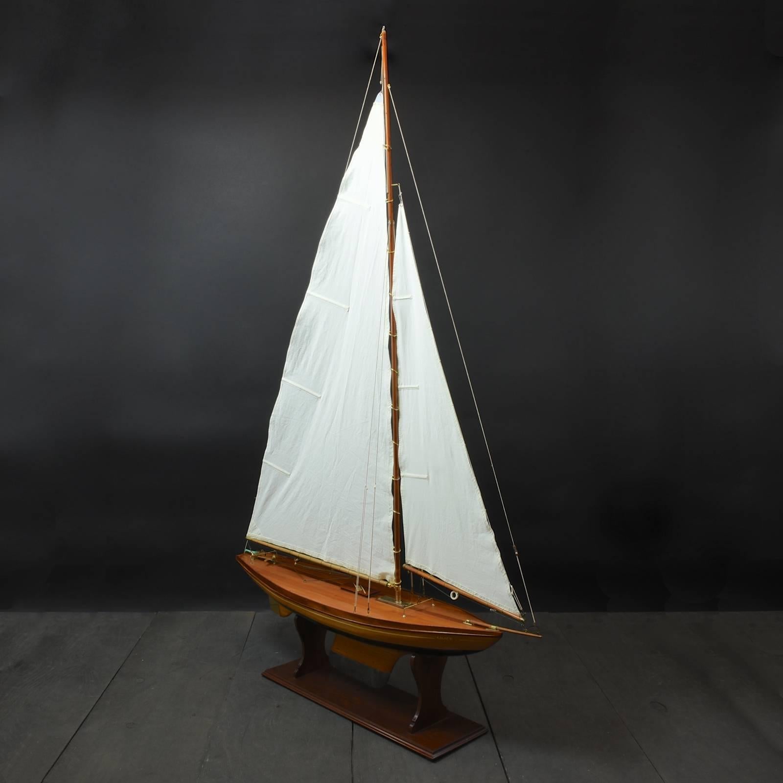 Pond Yacht model 'Grace' c1935 In Good Condition In London, GB