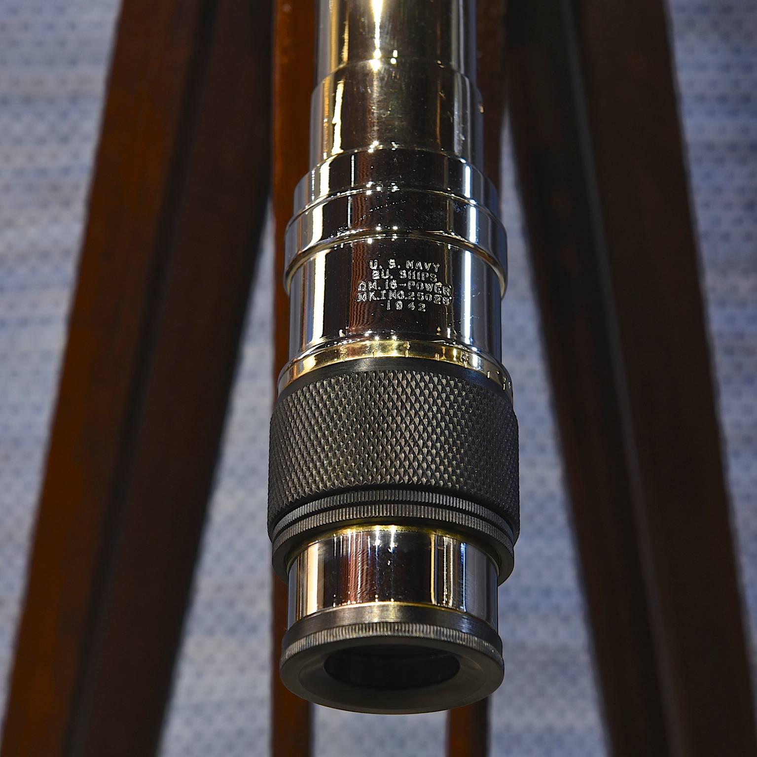 WW II US Navy Spyglass Telescope In Excellent Condition In London, GB