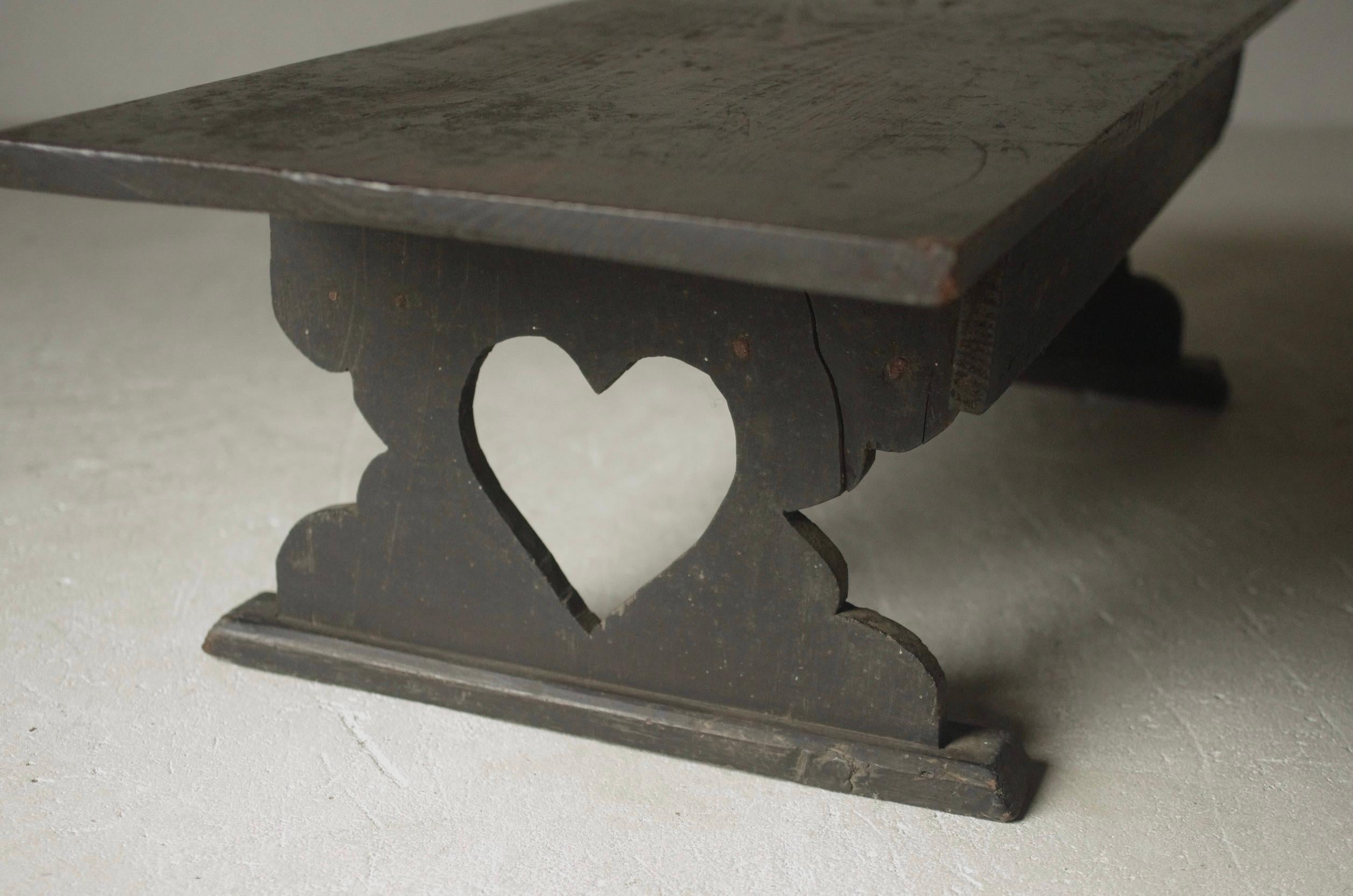 Japanese Antique Low Table / Coffee Table / 1868-1912s / Wabi-sabi Mingei In Good Condition For Sale In Iwate-gun Shizukuishi-cho, Iwate Prefecture