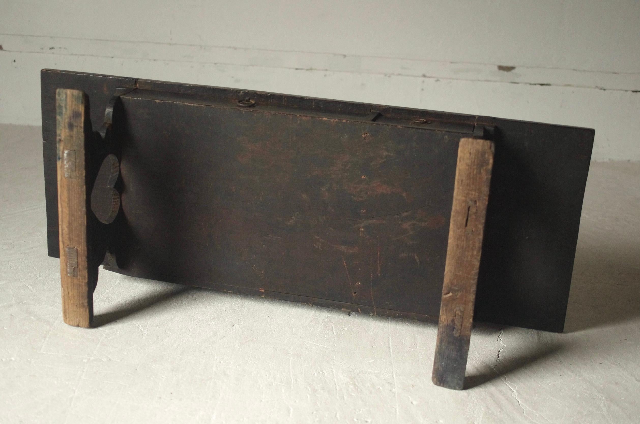 Japanese Antique Low Table / Coffee Table / 1868-1912s / Wabi-sabi Mingei For Sale 3