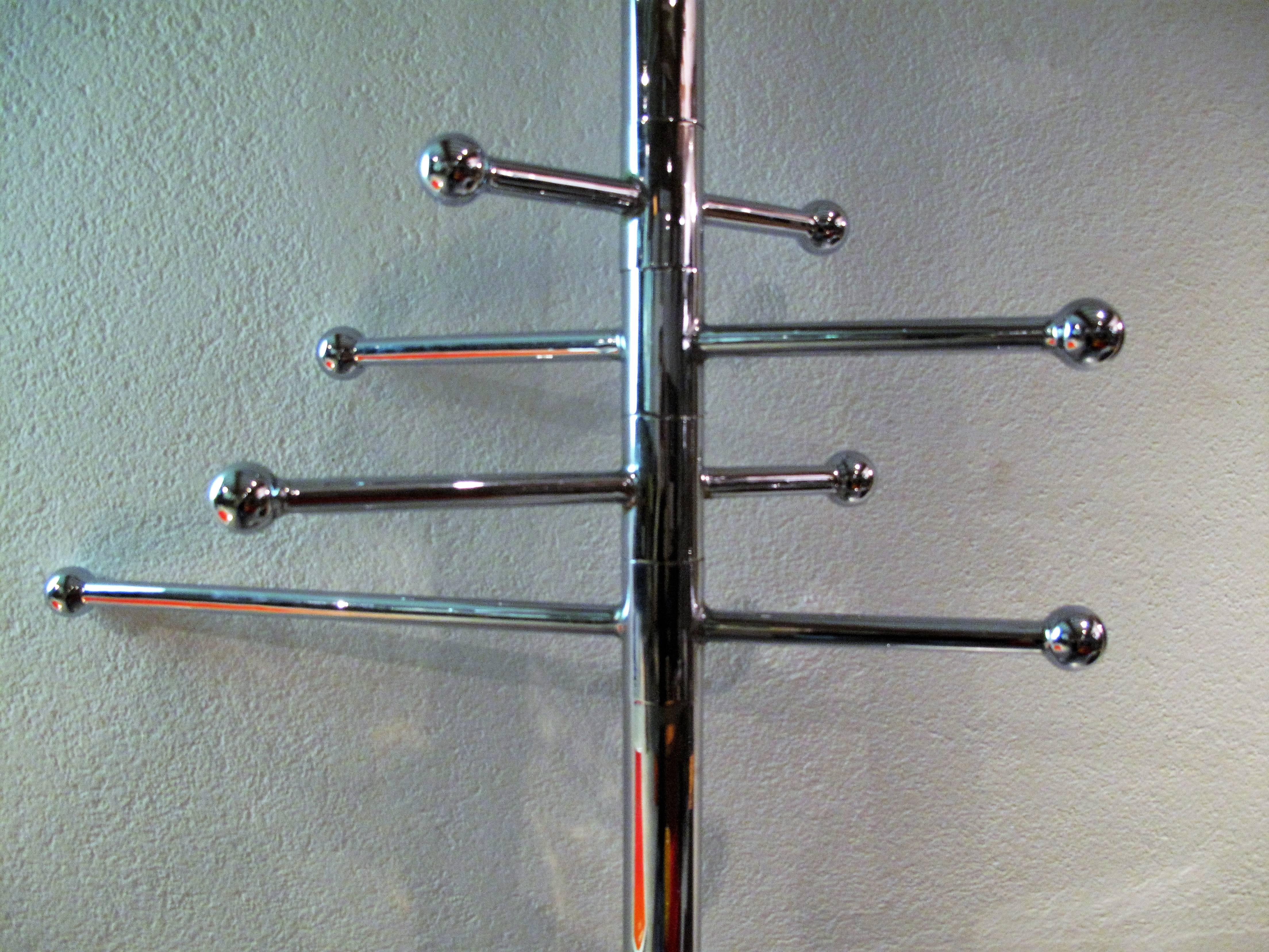 
Vittorio Introini 
 chromed steel coat rack for Saporiti, Italy.