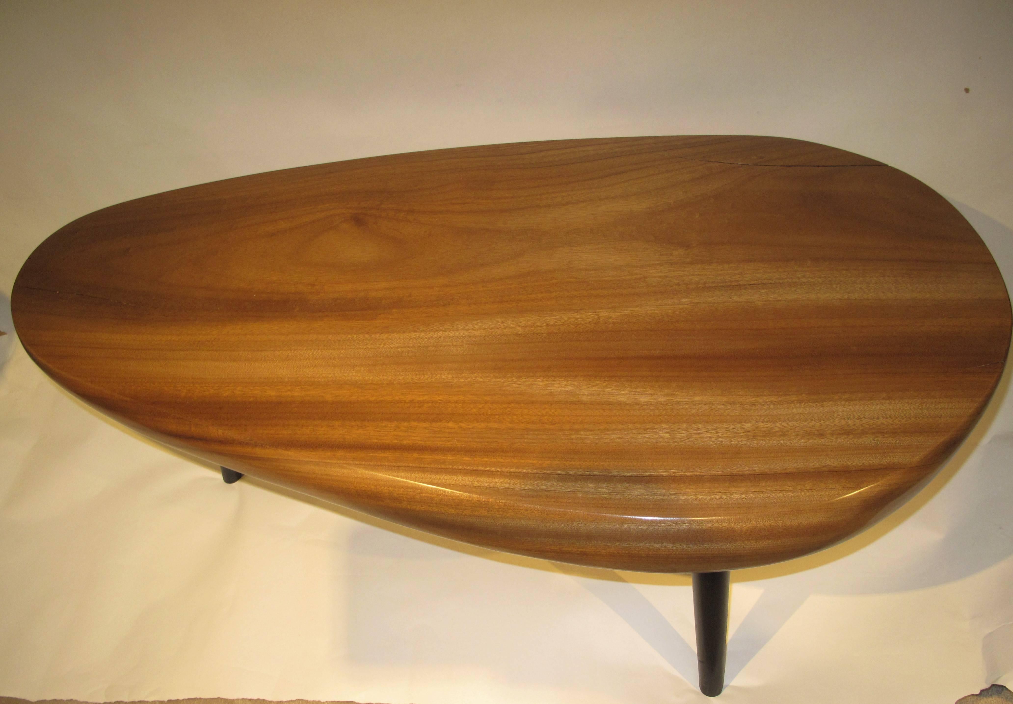 A free-form solid mahogany in the style of Charlotte Perriand creations or Janette Laverrière .
French creation 50s
The roller -shaped top is made of a shaft portion