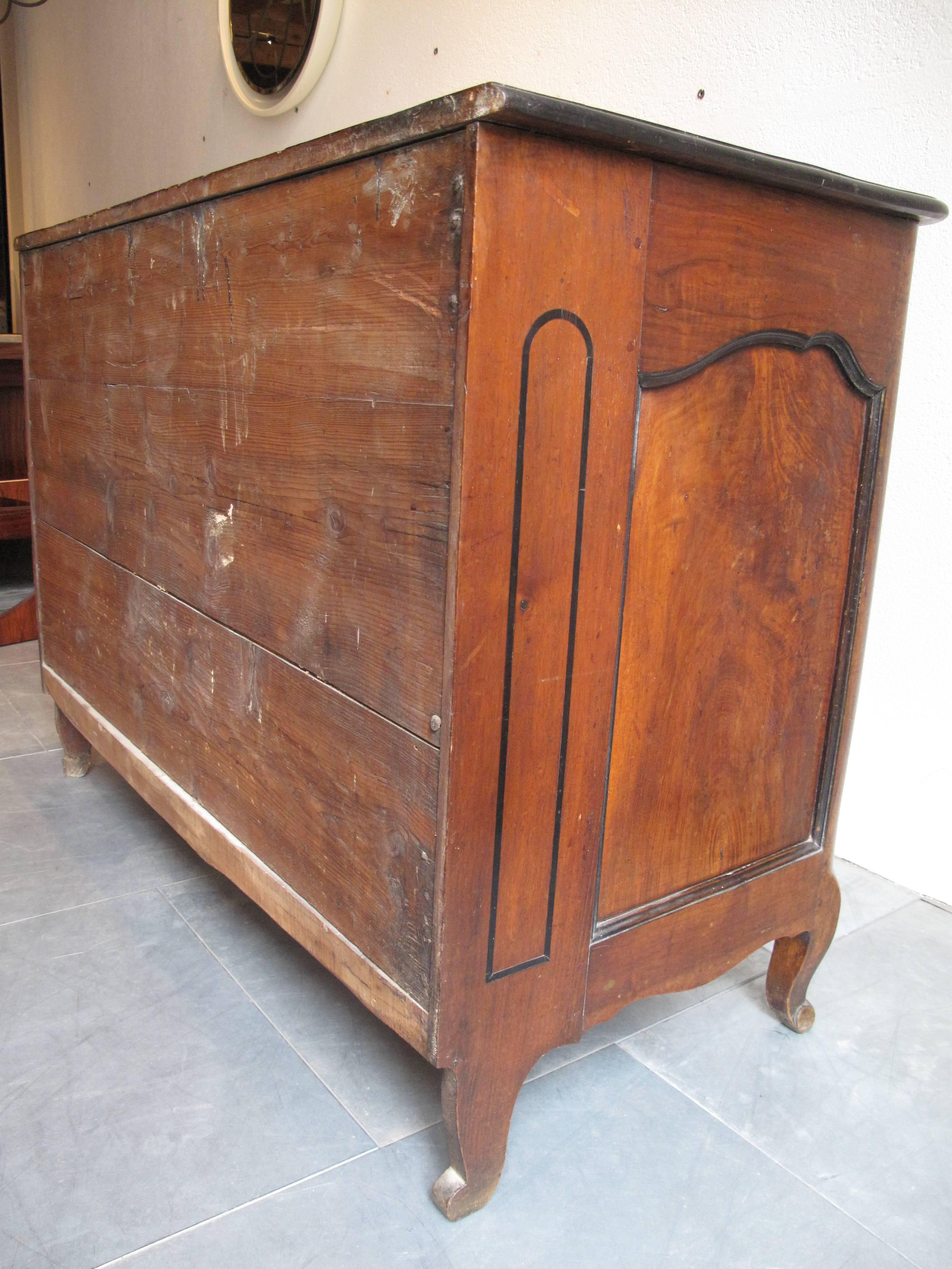 Louis XV Jean François Hache, Commode en noyer de Grenoble