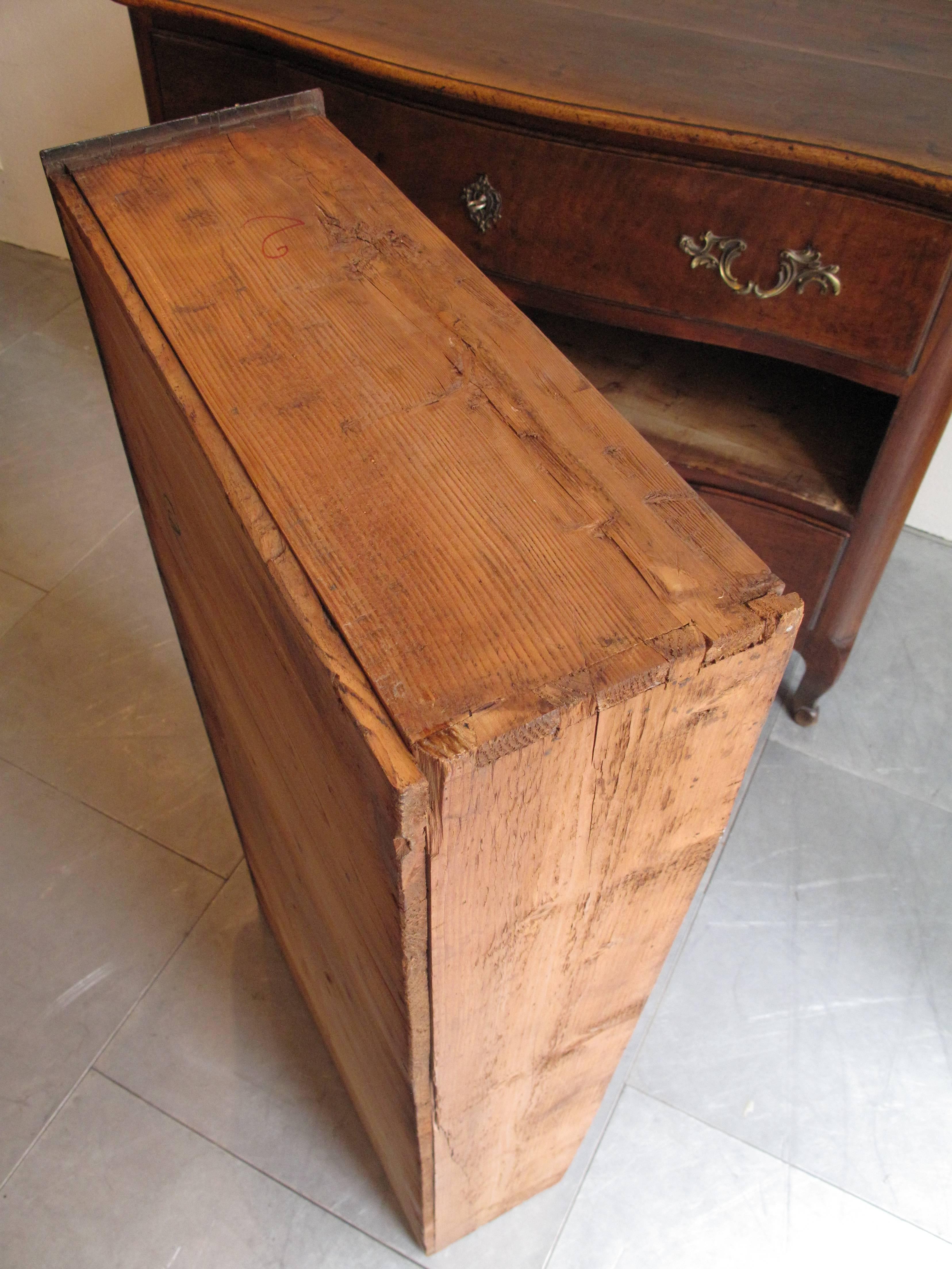 Jean François Hache, Commode en noyer de Grenoble 2