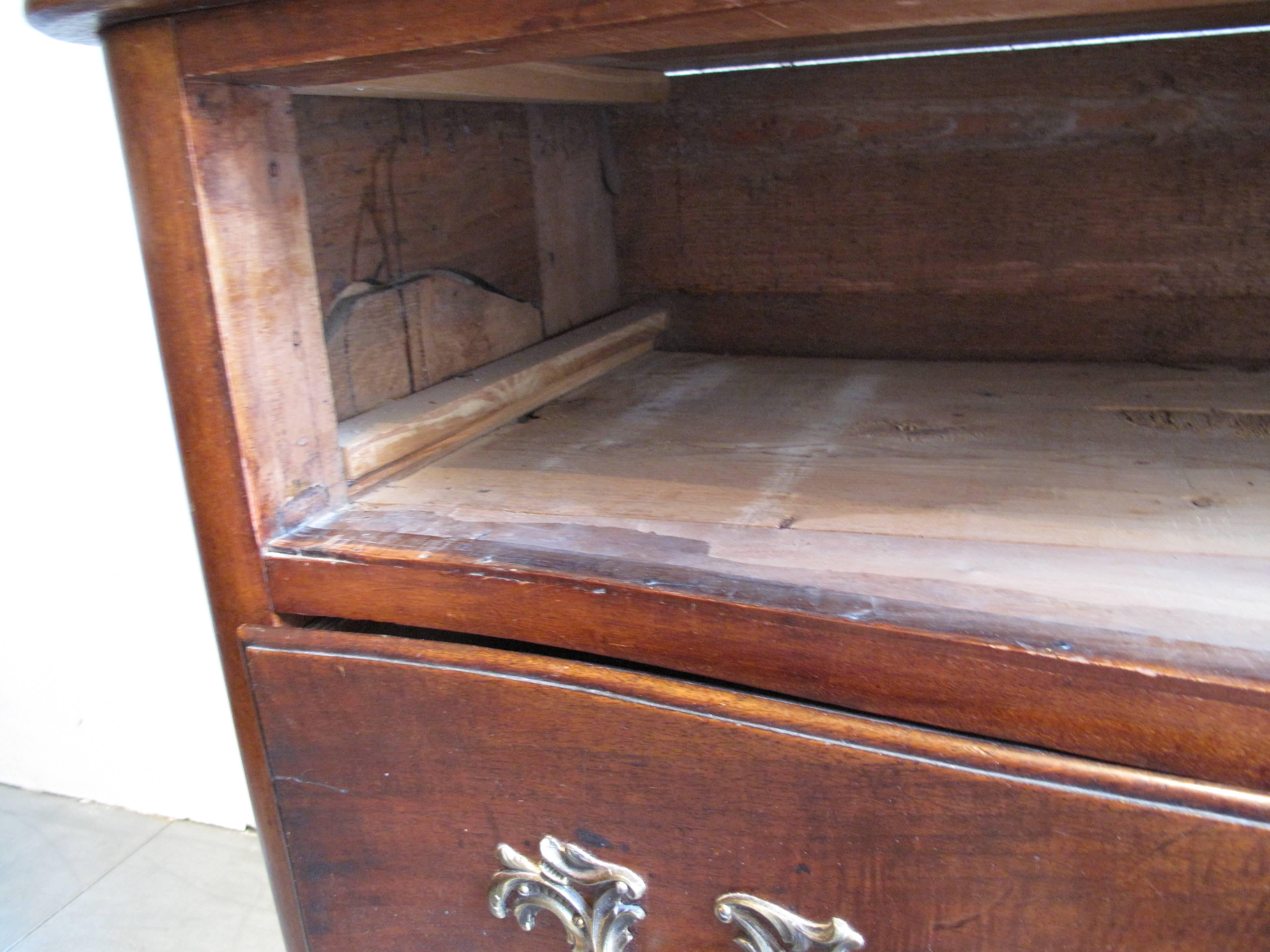 Bronze Jean François Hache, Commode en noyer de Grenoble