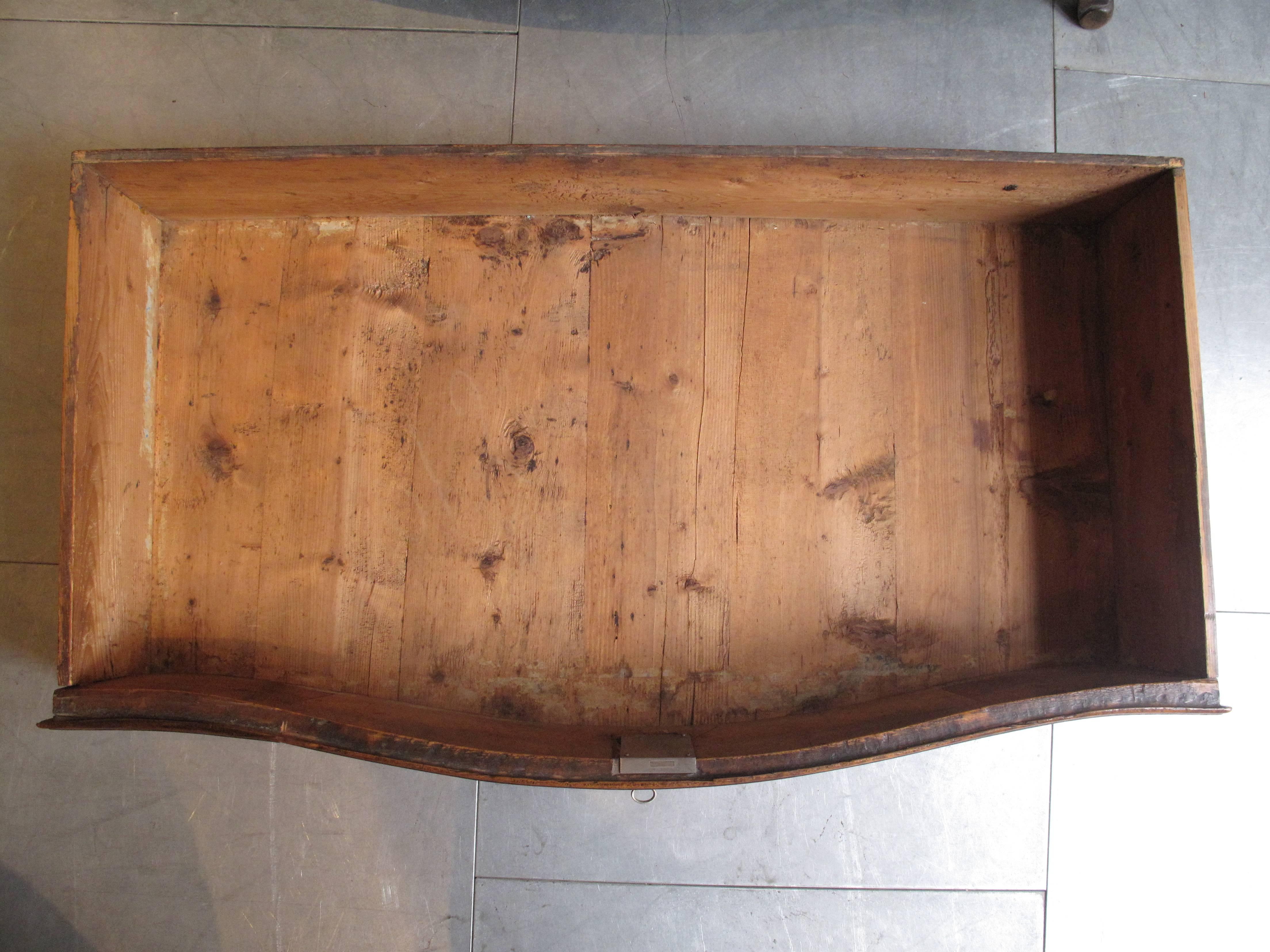 Jean François Hache, Commode en noyer de Grenoble 1