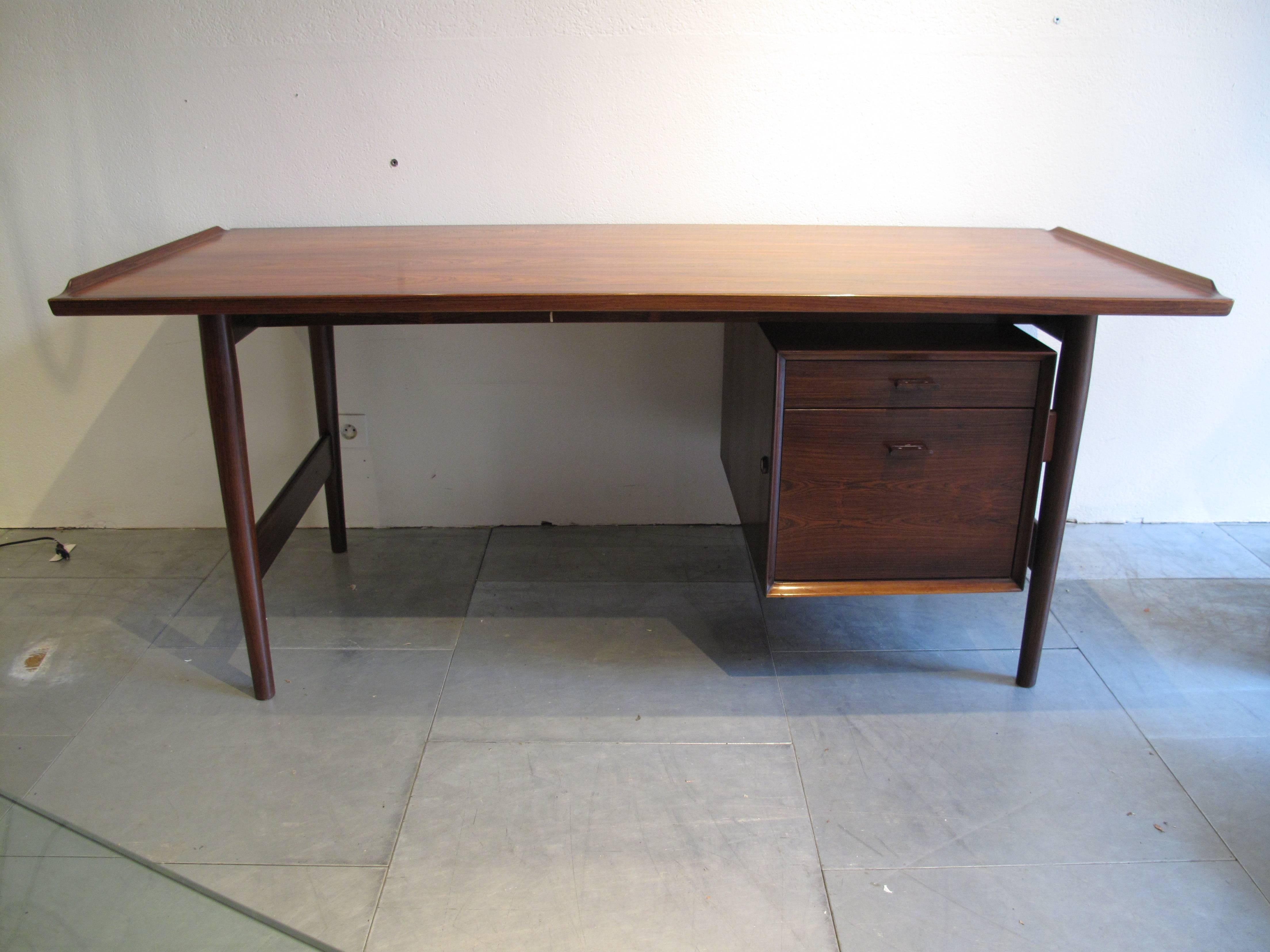 Arne Vodder Rosewood Desk for Sibast In Good Condition In Grenoble, FR