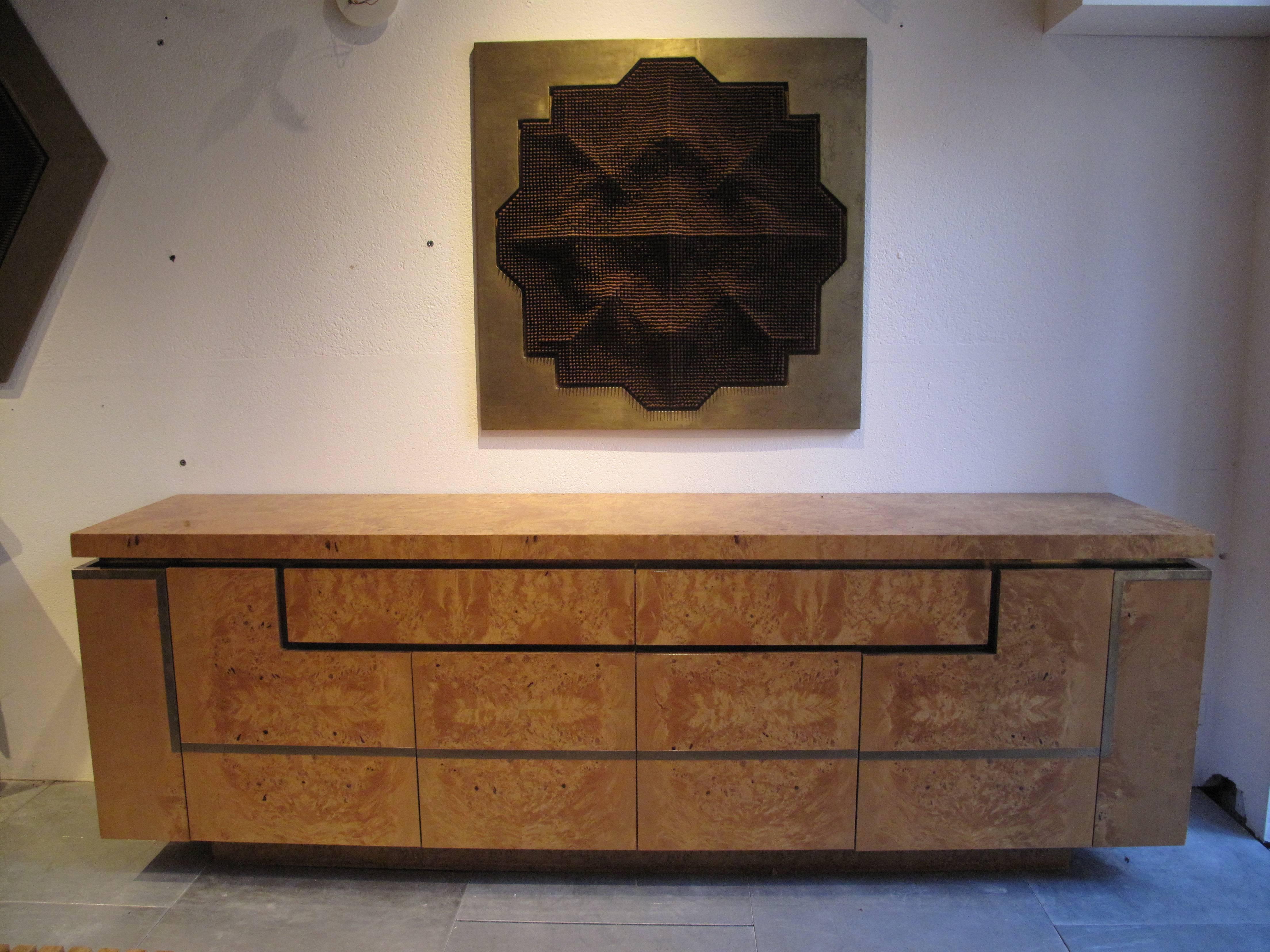 1970s burl birchwood credenza by Italian designer Willy Rizzo. There are six doors. two drawers.