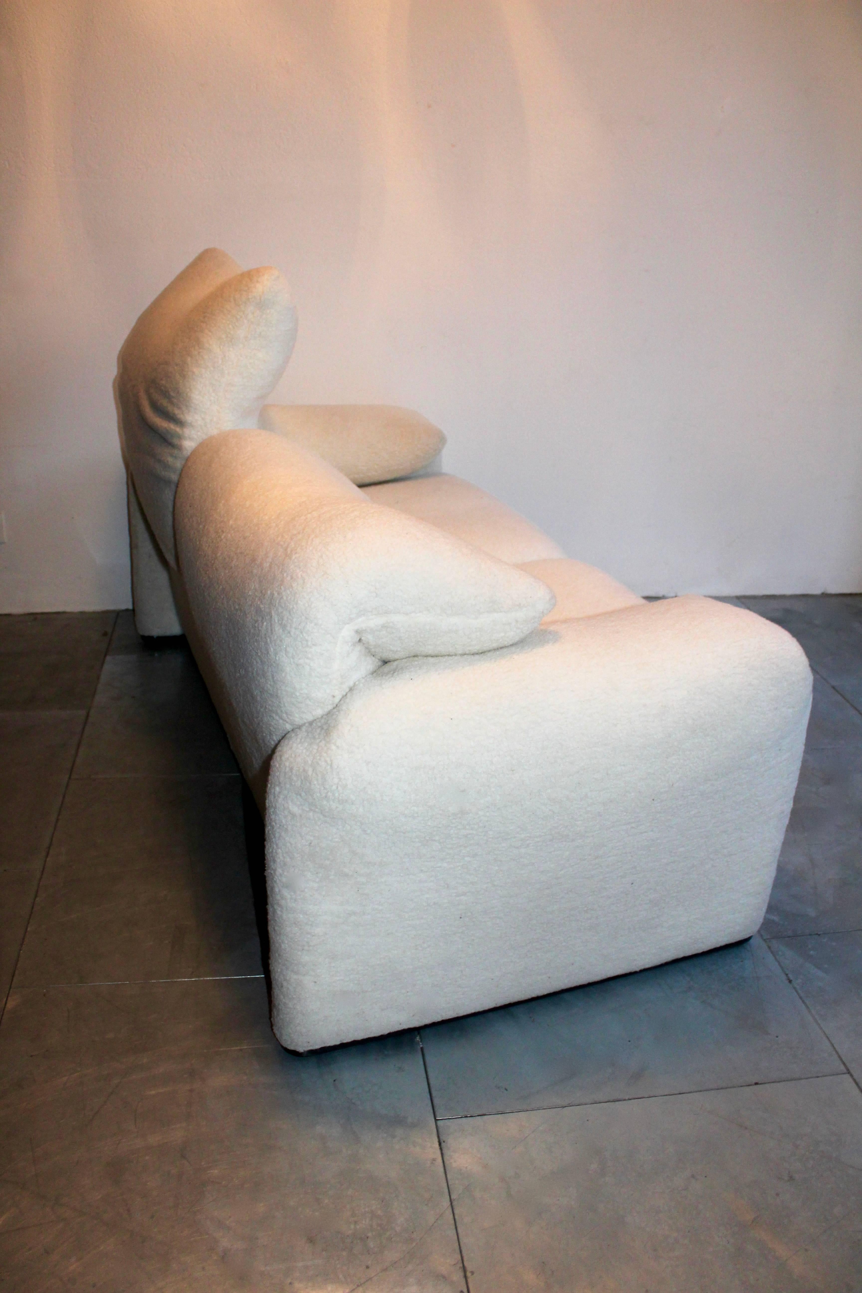 Cassina Maralunga Designer Sofa Wool White Two-Seat Function Couch Modern In Good Condition For Sale In Grenoble, FR