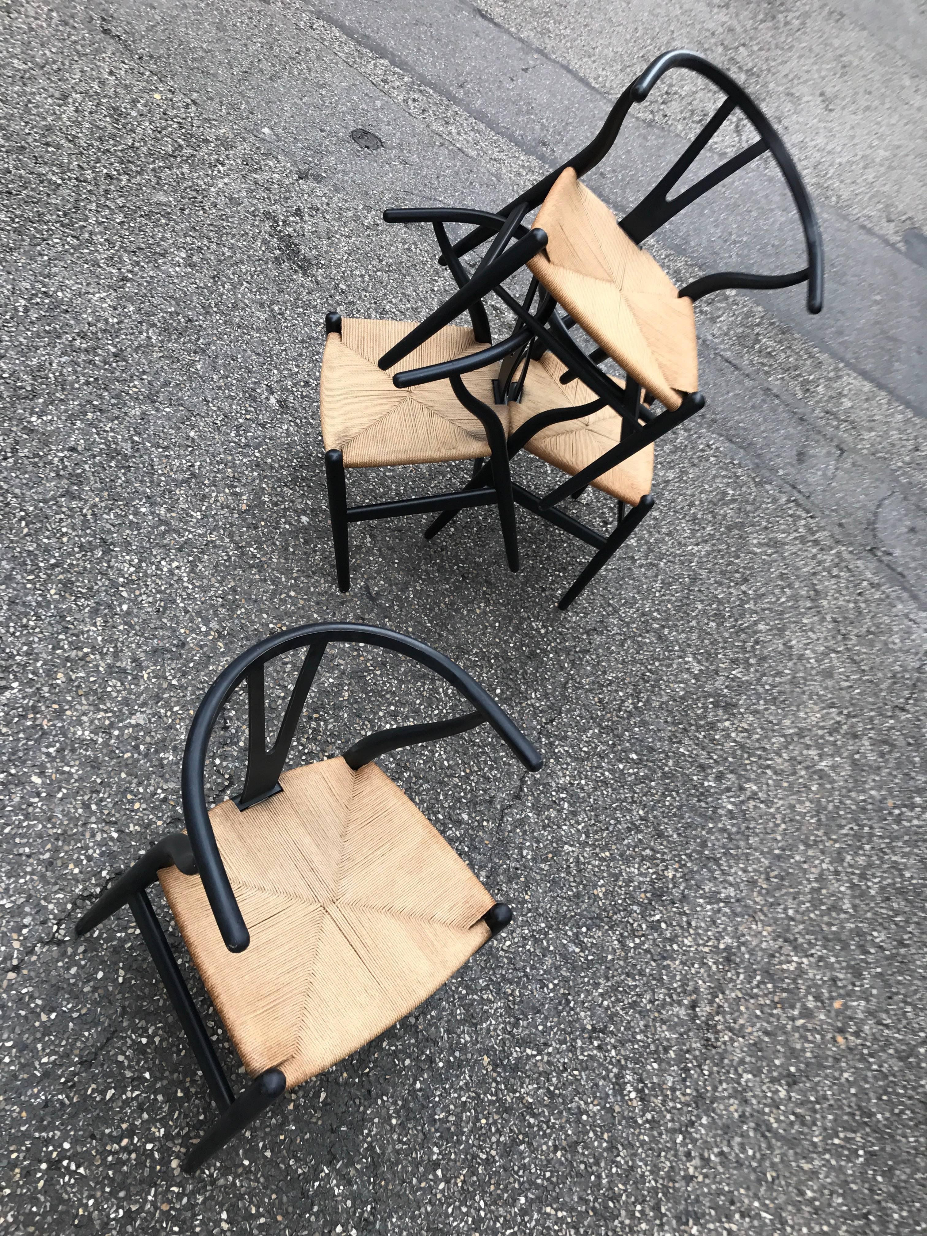 Mid-Century Modern Four Black Wishbone Chairs by Hans Wegner for Carl Hansen & Søn For Sale