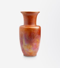 Vase en céramique Ruskin, émaillé orange irisé