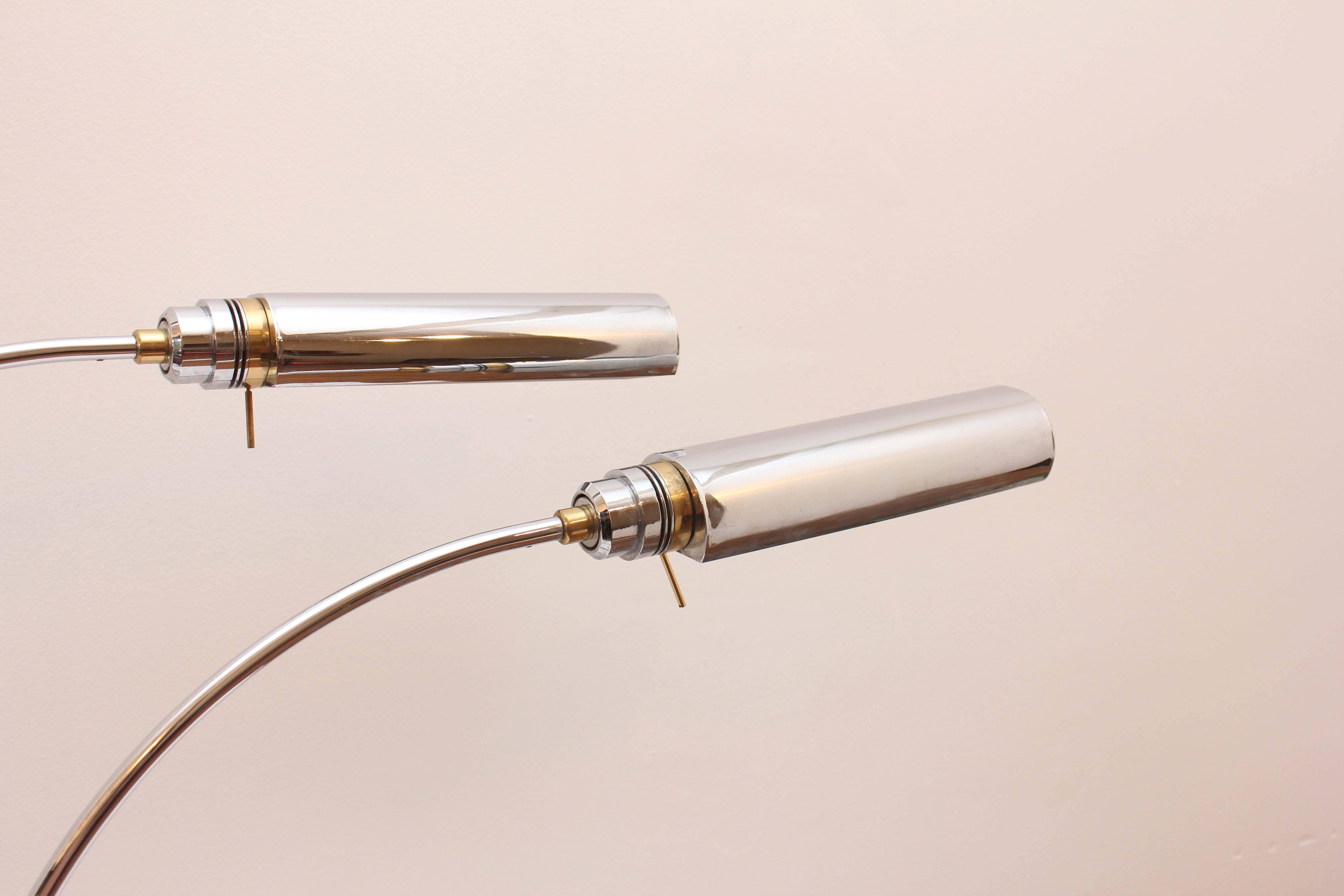 20ième siècle Lampes en forme d'arc en chrome et laiton pour Lancome en vente