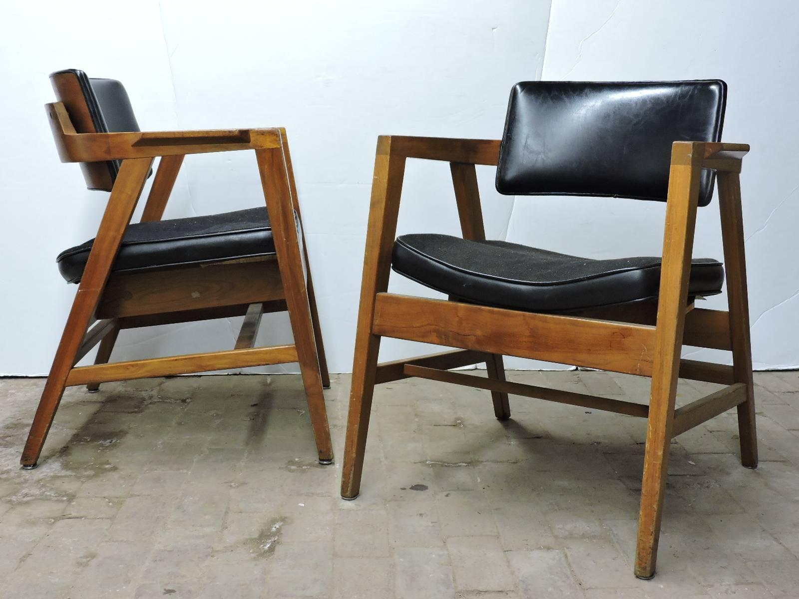 Mid-20th Century American Modern Lounge Chairs by Gunlocke In Good Condition In Rochester, NY
