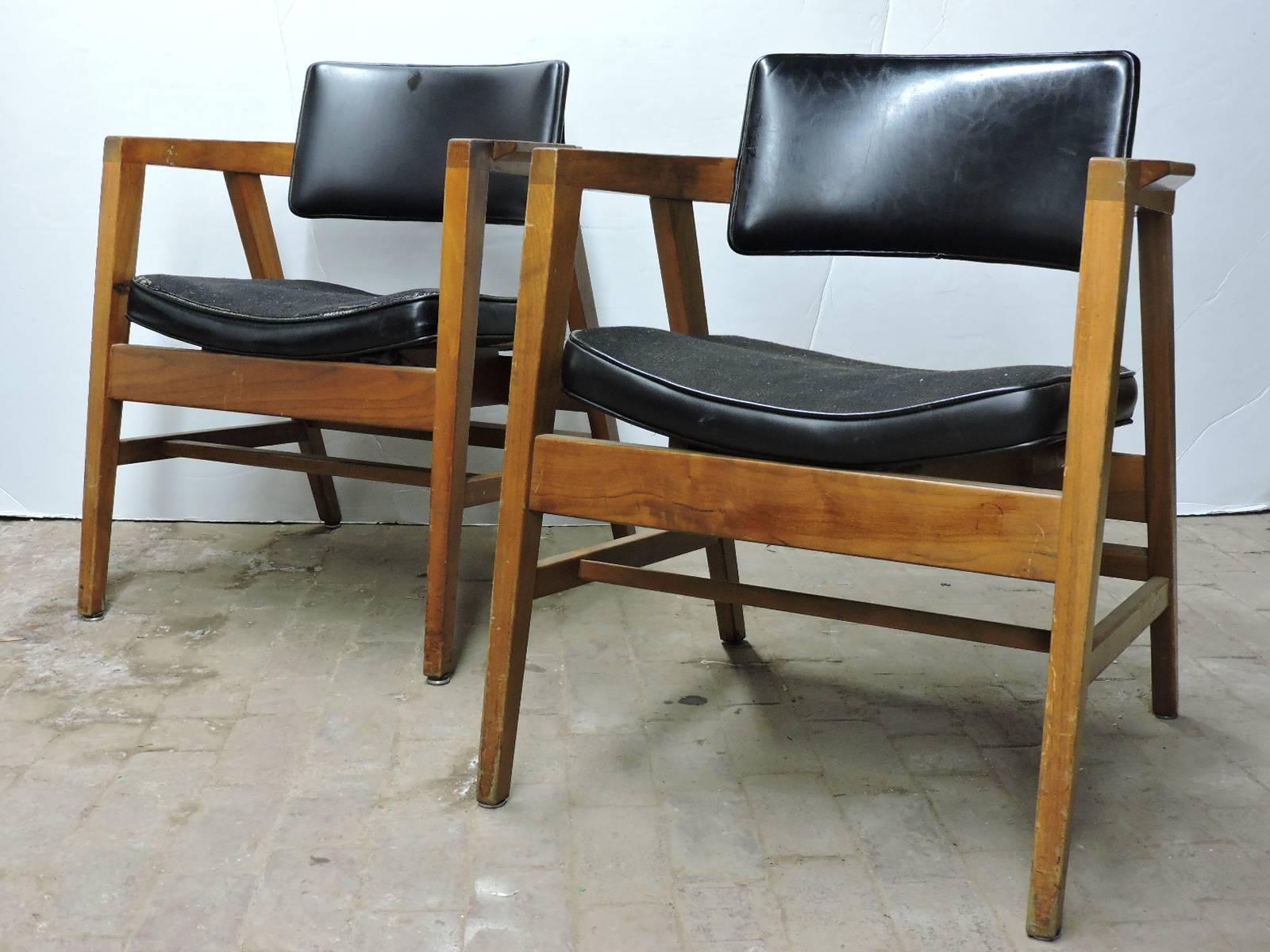 Mid-Century Modern Mid-20th Century American Modern Lounge Chairs by Gunlocke