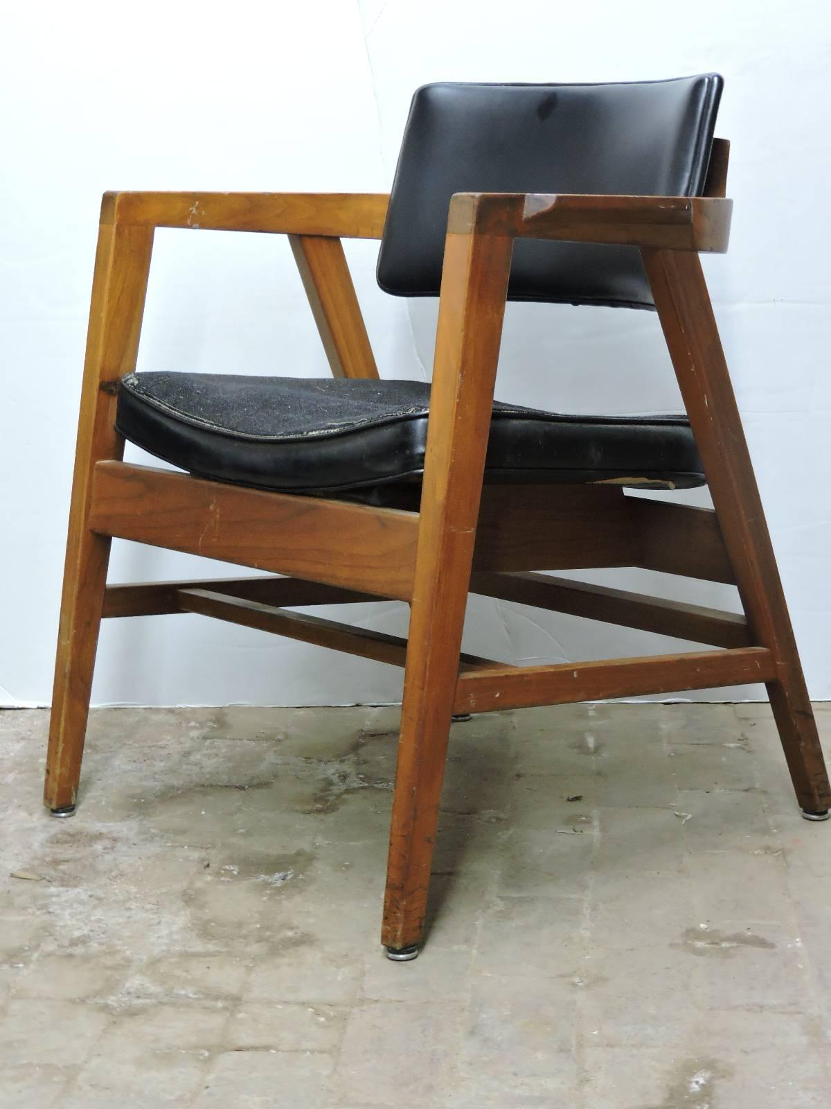 Mid-20th Century American Modern Lounge Chairs by Gunlocke 5