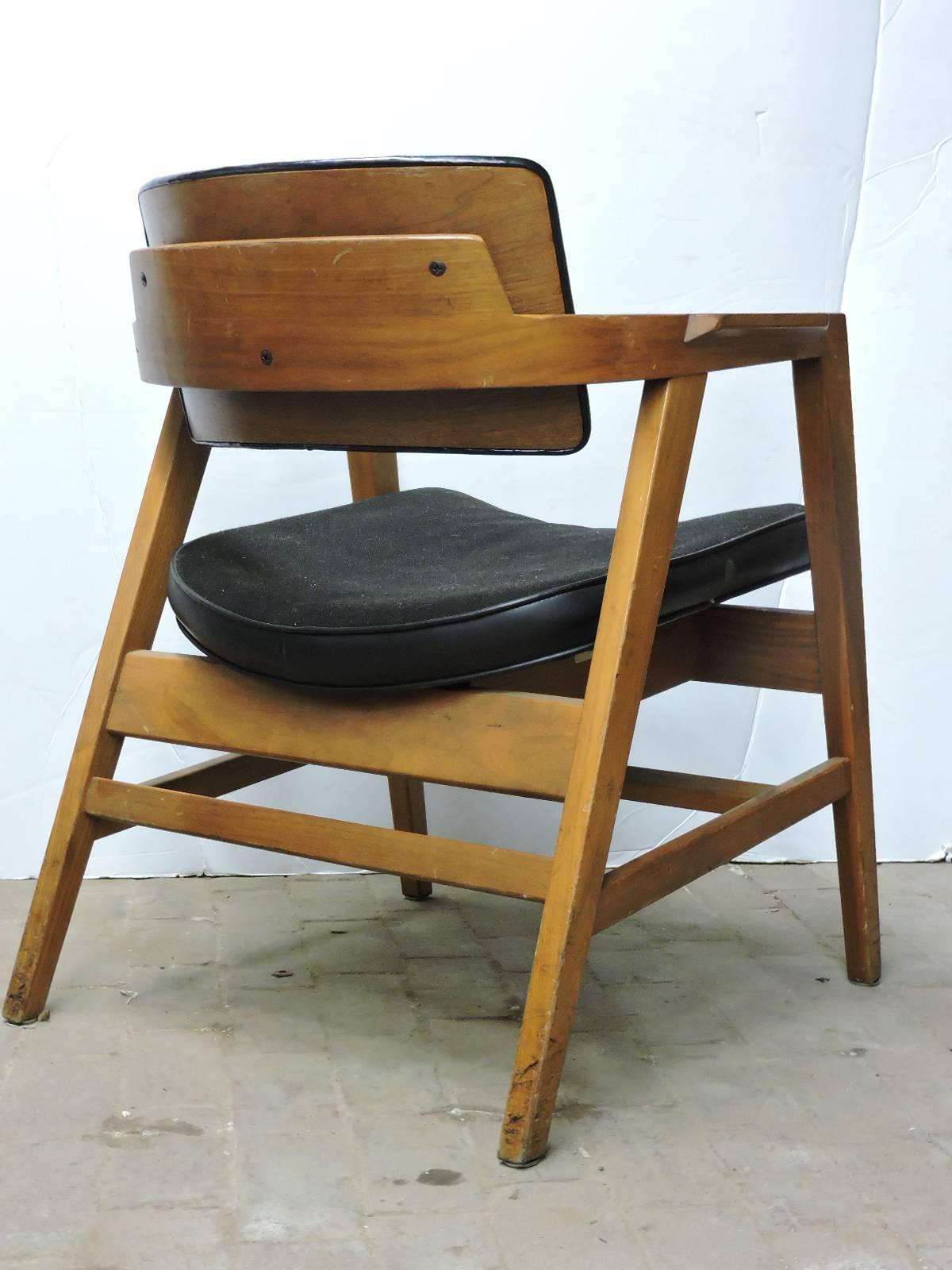 Mid-20th Century American Modern Lounge Chairs by Gunlocke 2