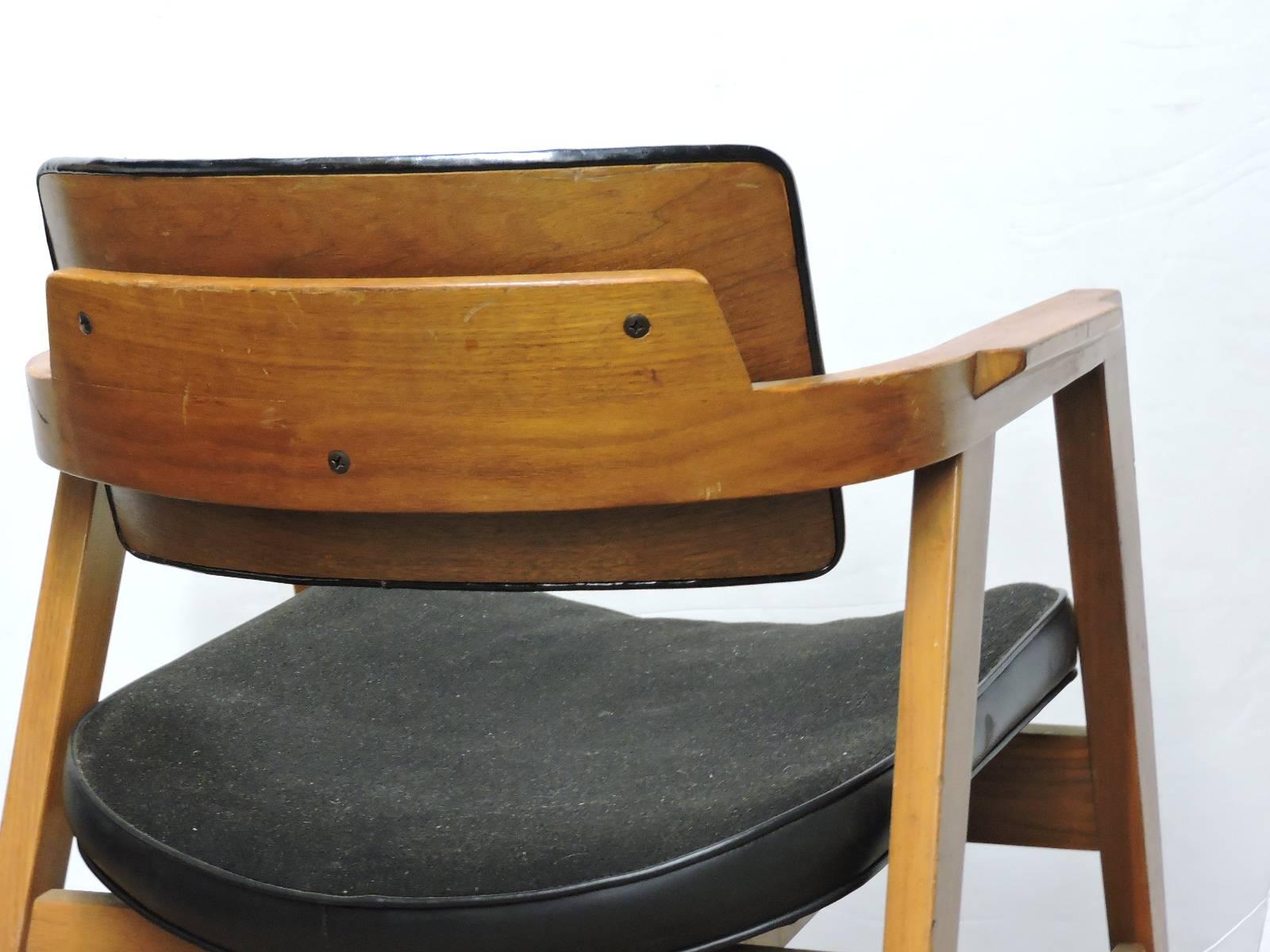 Mid-20th Century American Modern Lounge Chairs by Gunlocke 4