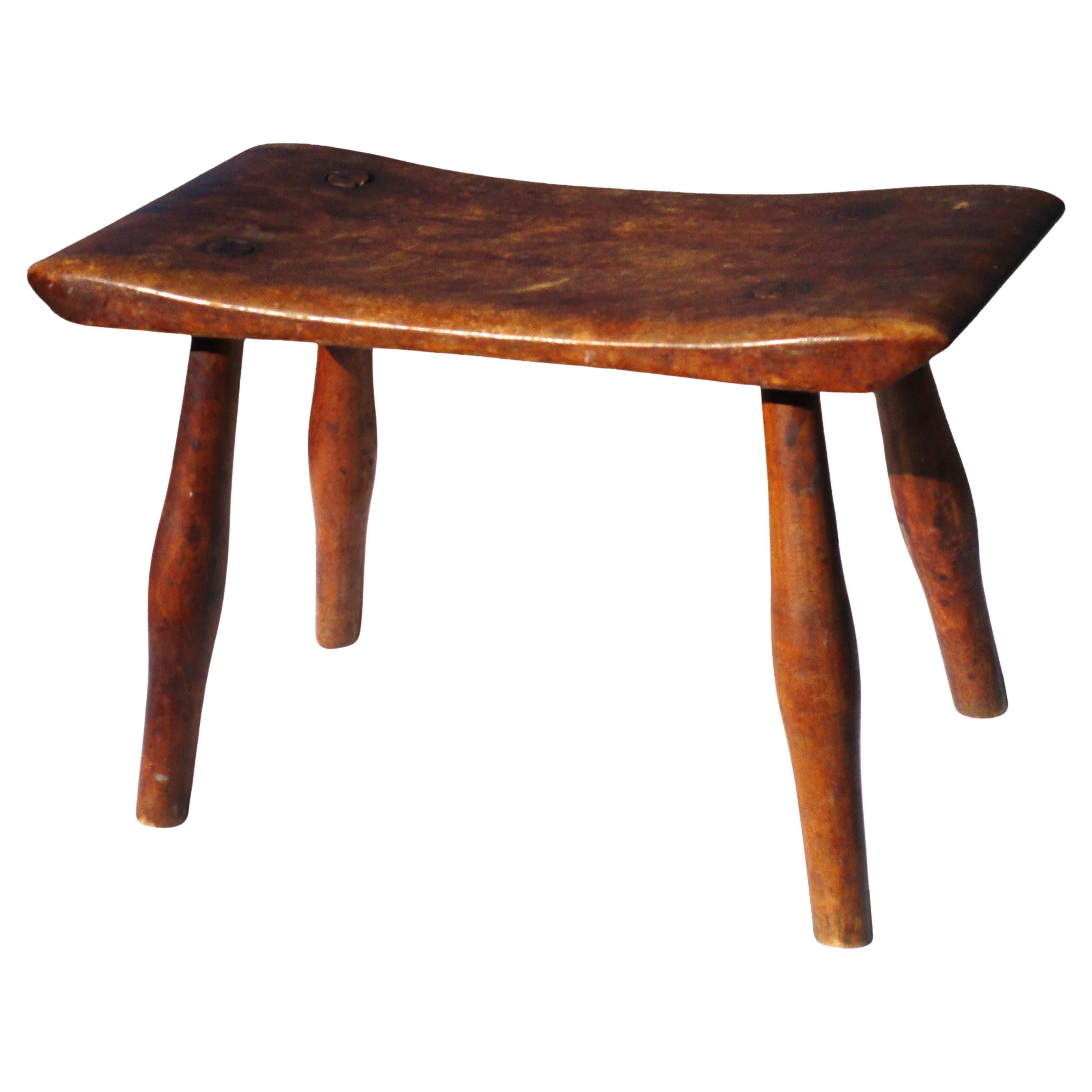 Tabouret primitif ancien en vente 1