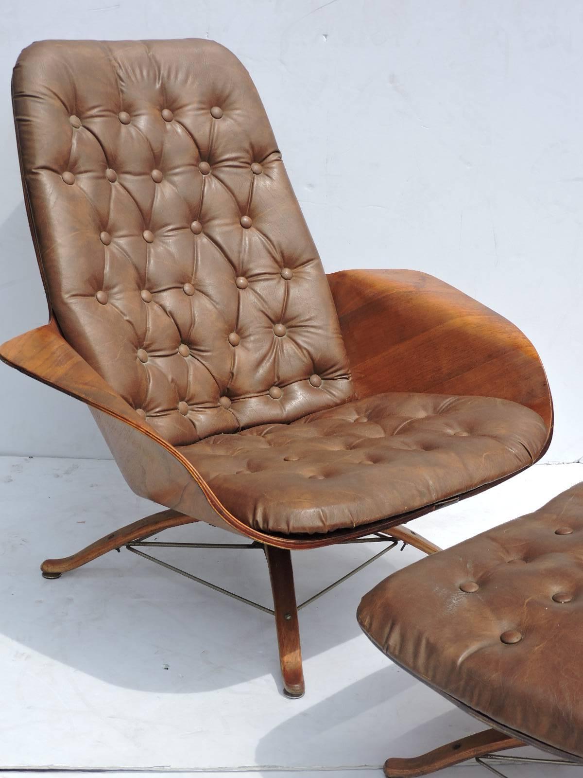 Designed by George Mulhauser for Plycraft, circa 1960s, a very sculptural molded bent plywood swivel lounge chair and matching ottoman (measures 23.50