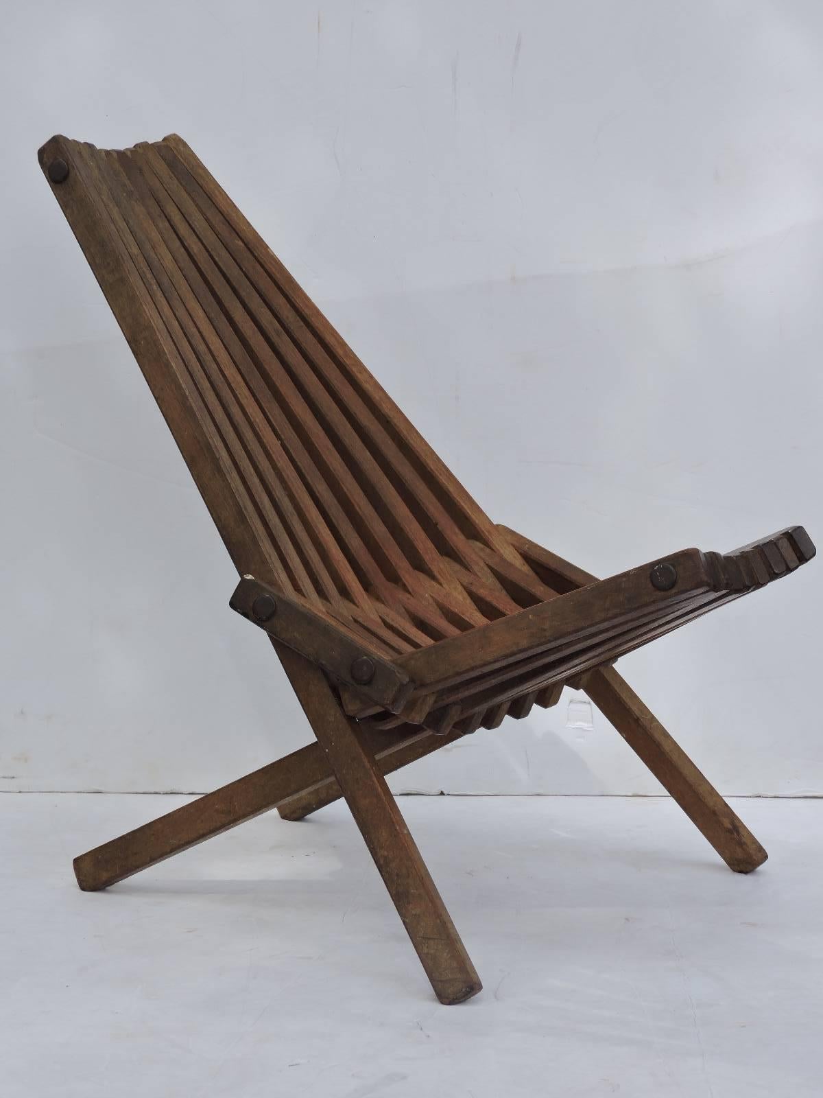 Mid-20th Century Clamshell Design Slat Wood Folding Chair 3