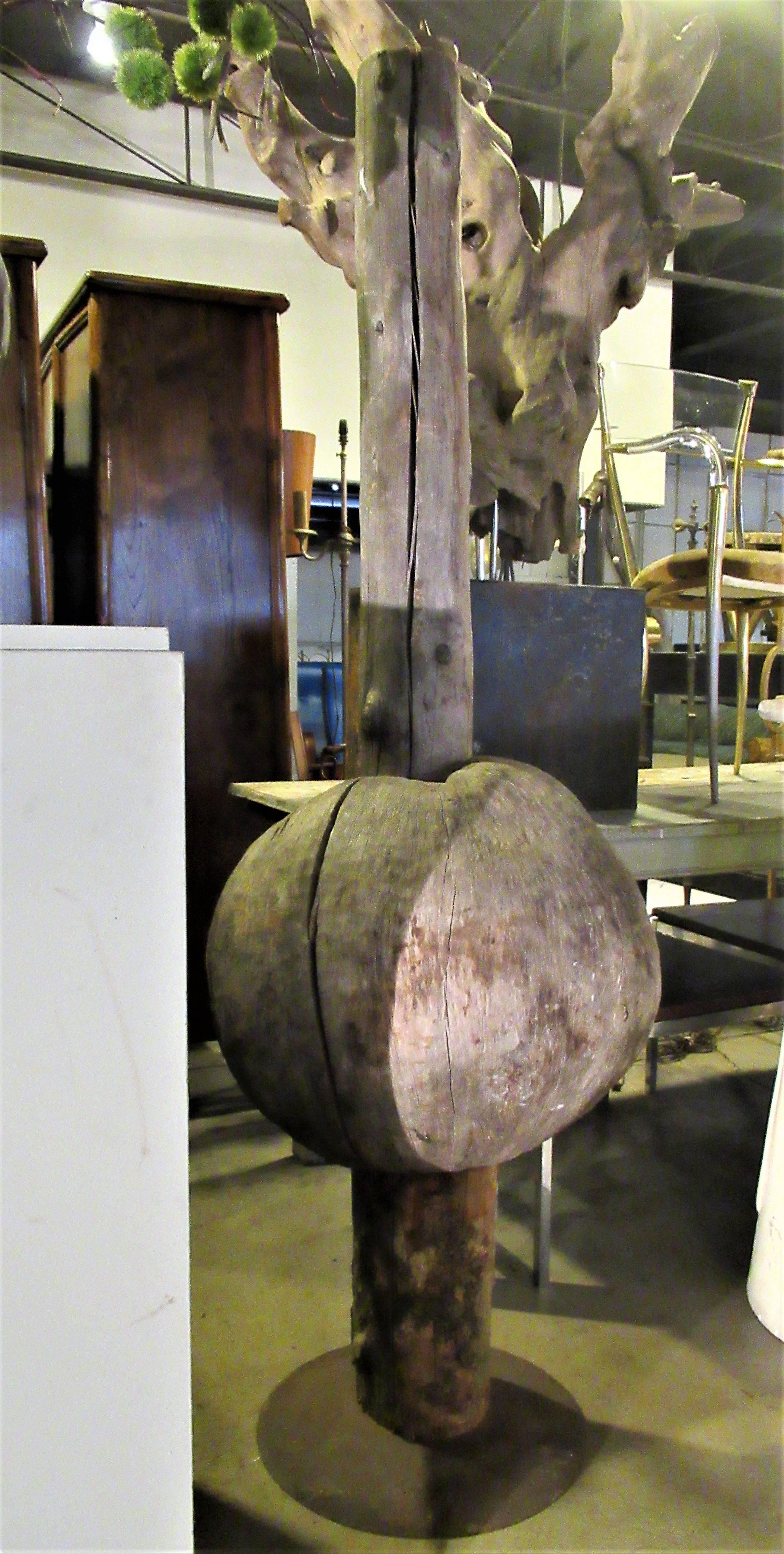 Énorme sculpture de chérubins anciens montée sur broussin en broussin en vente 2