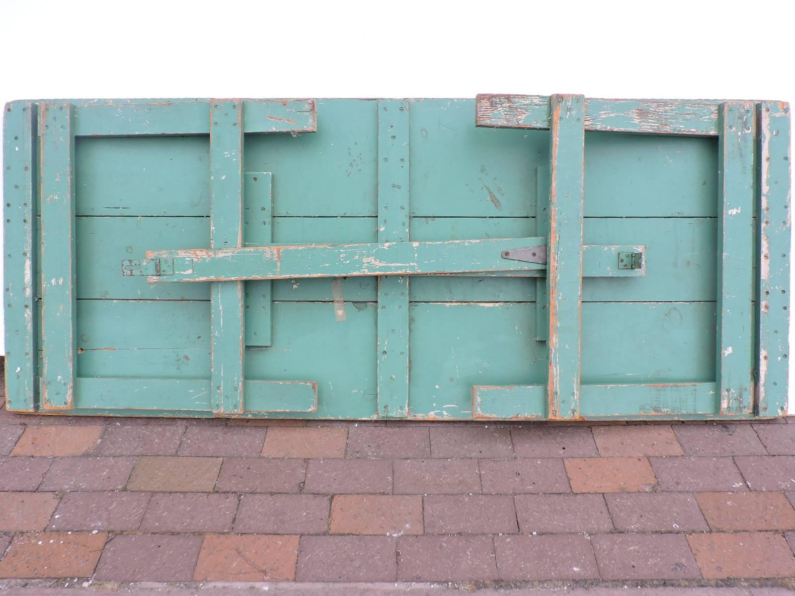 Collapsible Leg Farm Dining Table in Old Green Paint In Good Condition In Rochester, NY