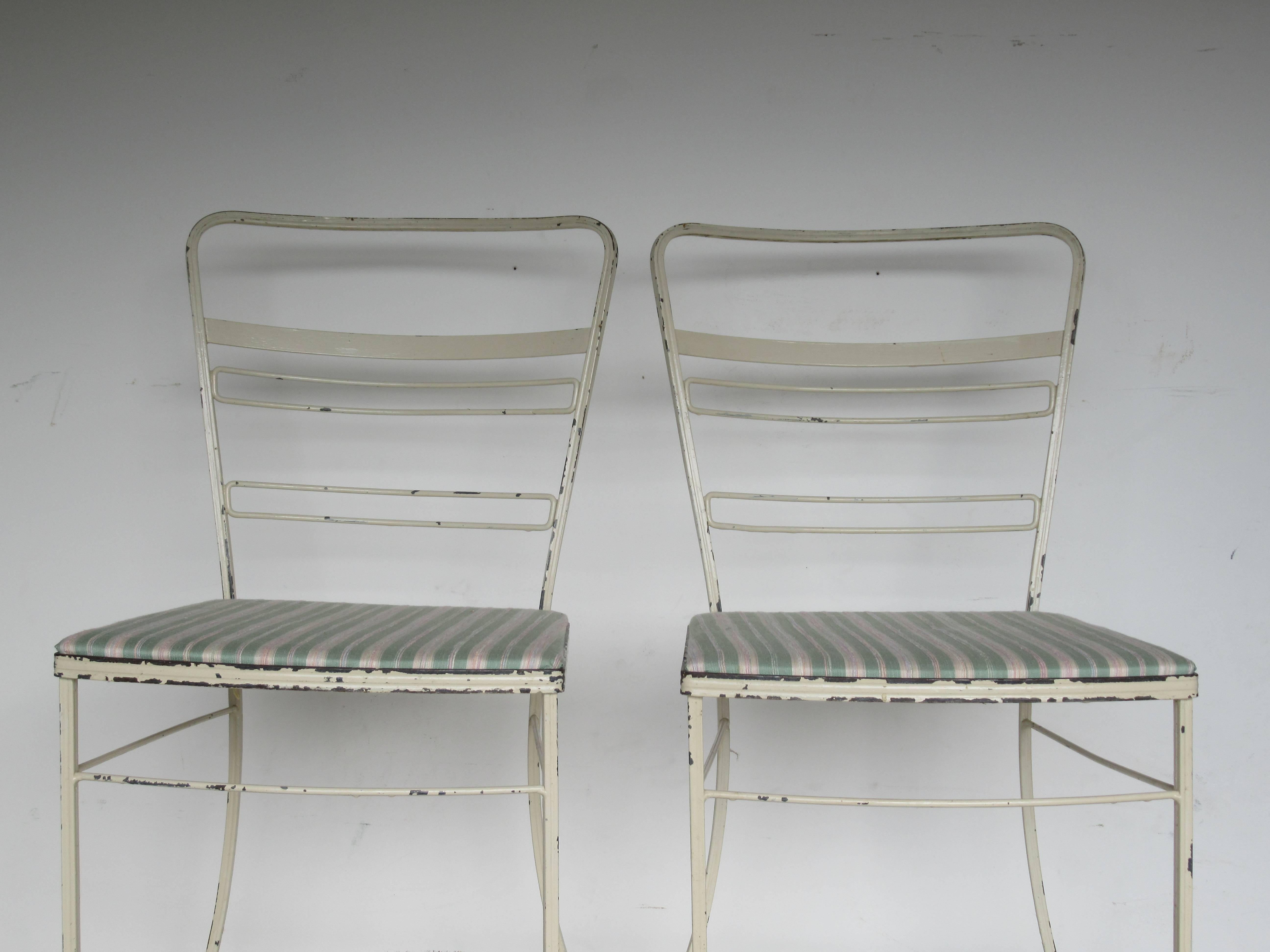 Modernist Wrought Iron Patio Set  In Good Condition In Rochester, NY