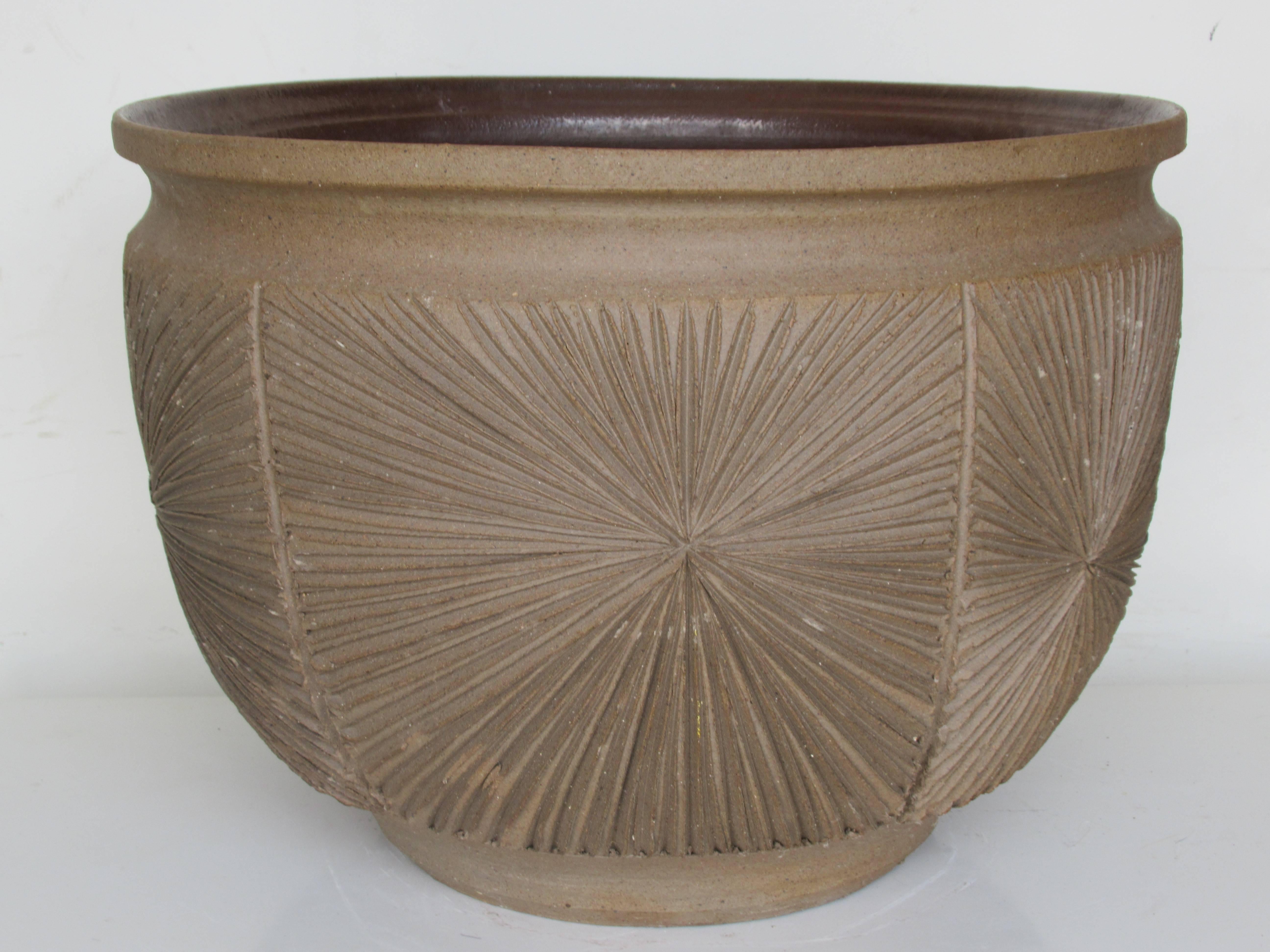 A large Architectural Pottery stoneware bowl planter from the Robert Maxwell / David Cressey collaboration with Earthgender, circa 1970s. The planter has a rounded lip with an incised all-over sunburst decoration. It is not glazed on the outside -