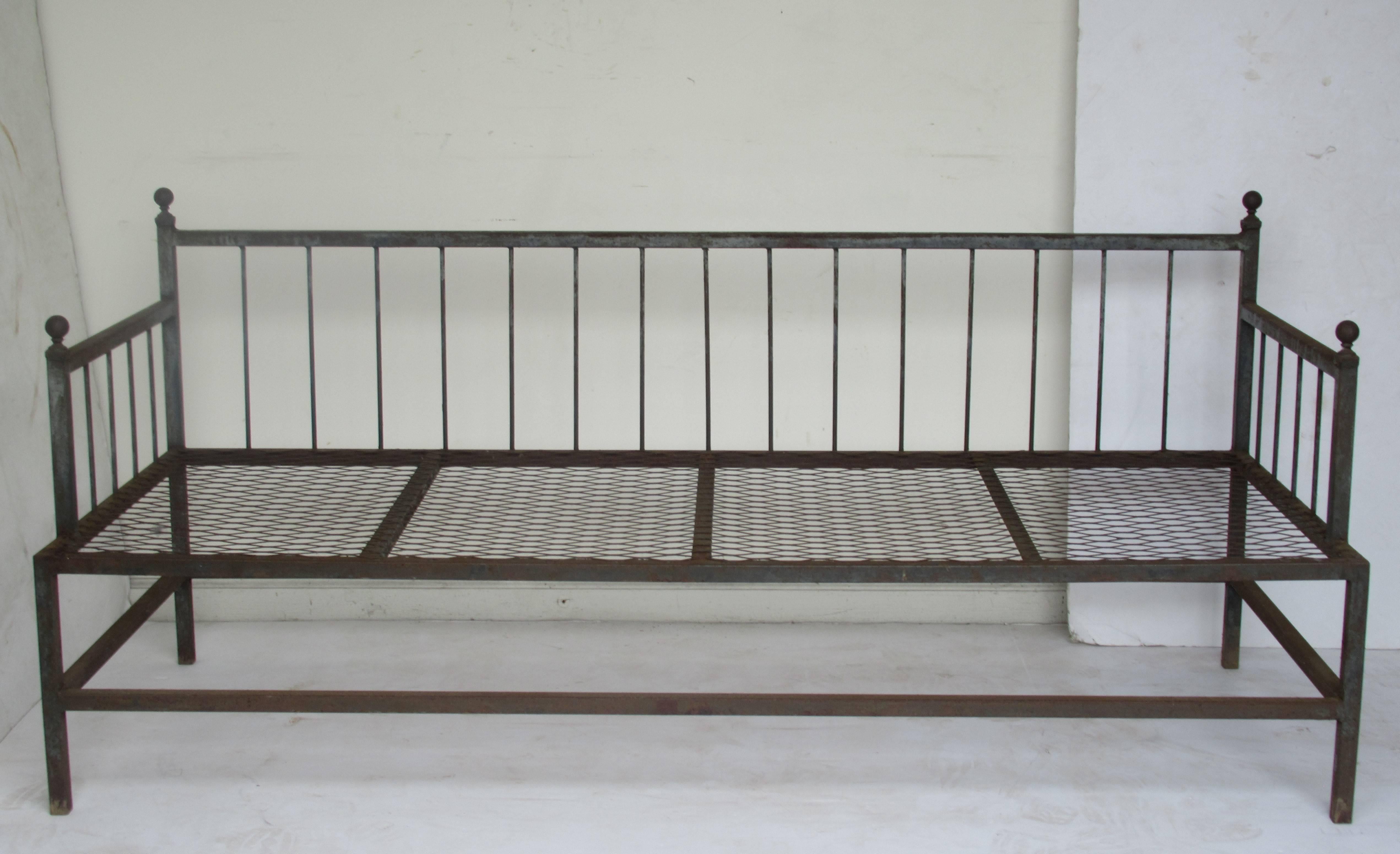 Directoire Classical Iron Daybed 