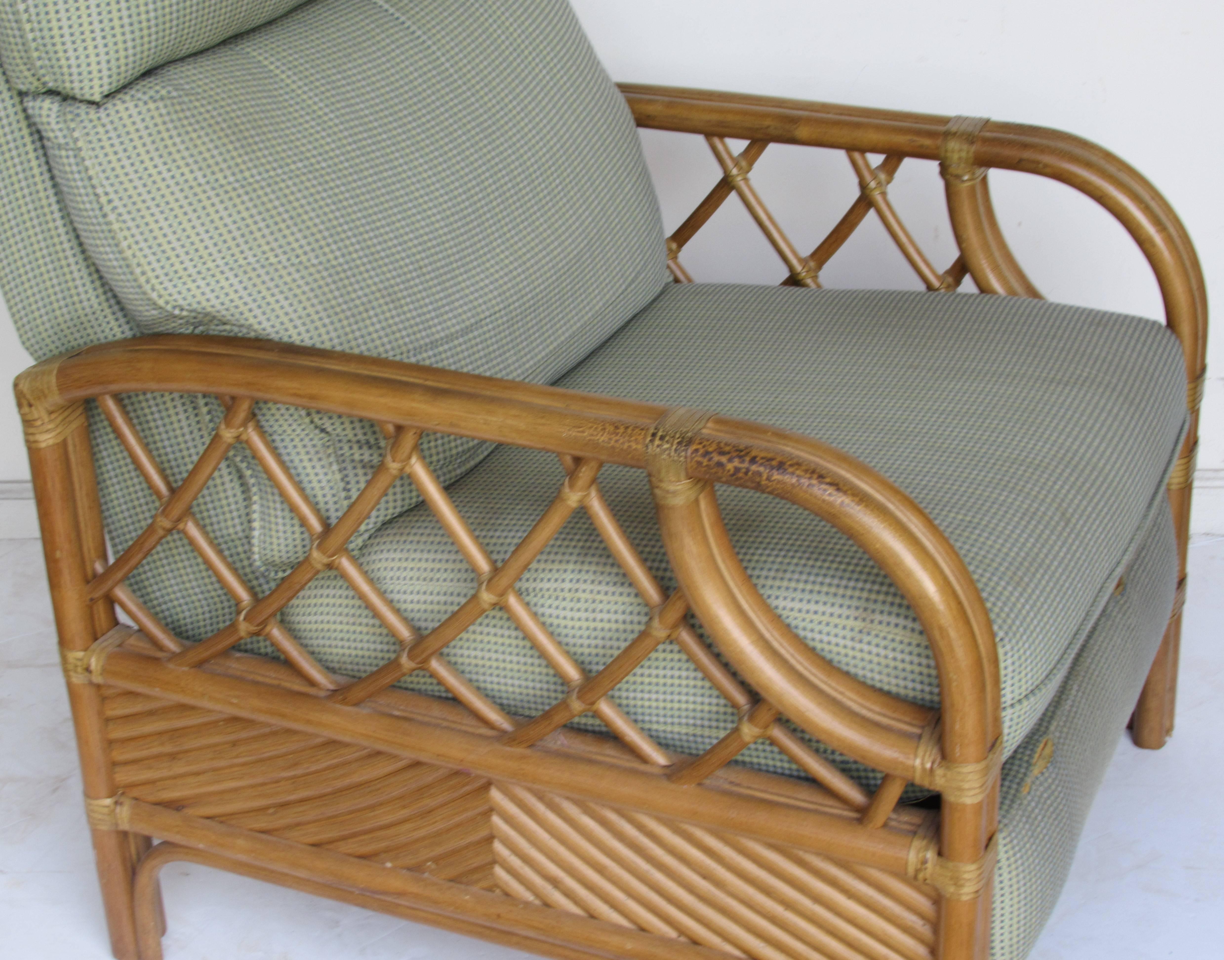 Large high back reclining rattan lounge chair by Lane Furniture Company / Venture Collection, good quality, circa 1980s. See all pictures.