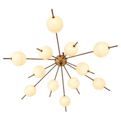 Angelo Lelii pour Arredoluce, lustre « Stella 12 » en laiton et verre dépoli, 1970