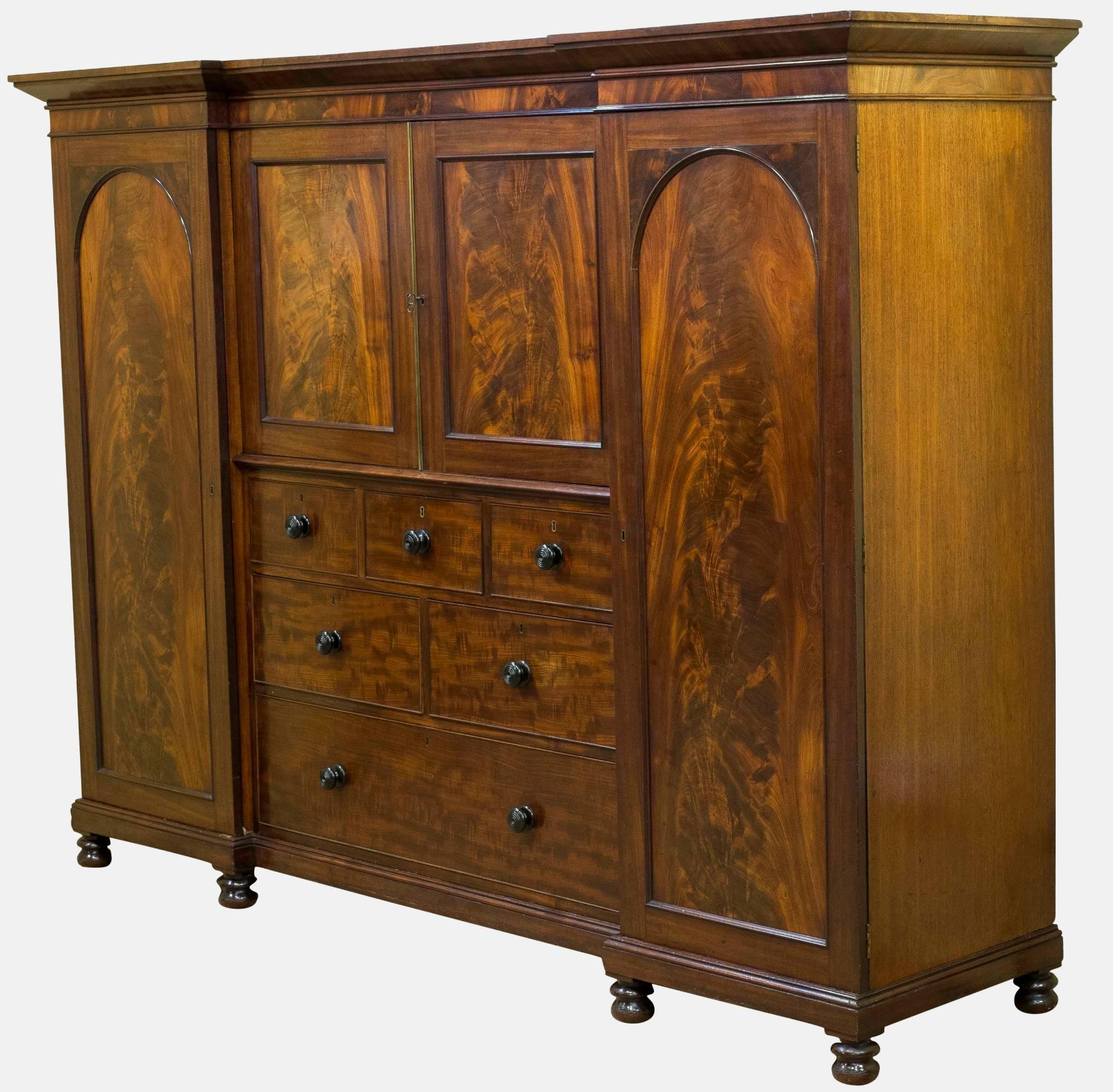 A George IV mahogany Gentleman's wardrobe/compactum of fine colour and figuring.

Drawers and slides lined in pencil cedar, original ebony handles, locks and keys.

Very compact size circa 1825