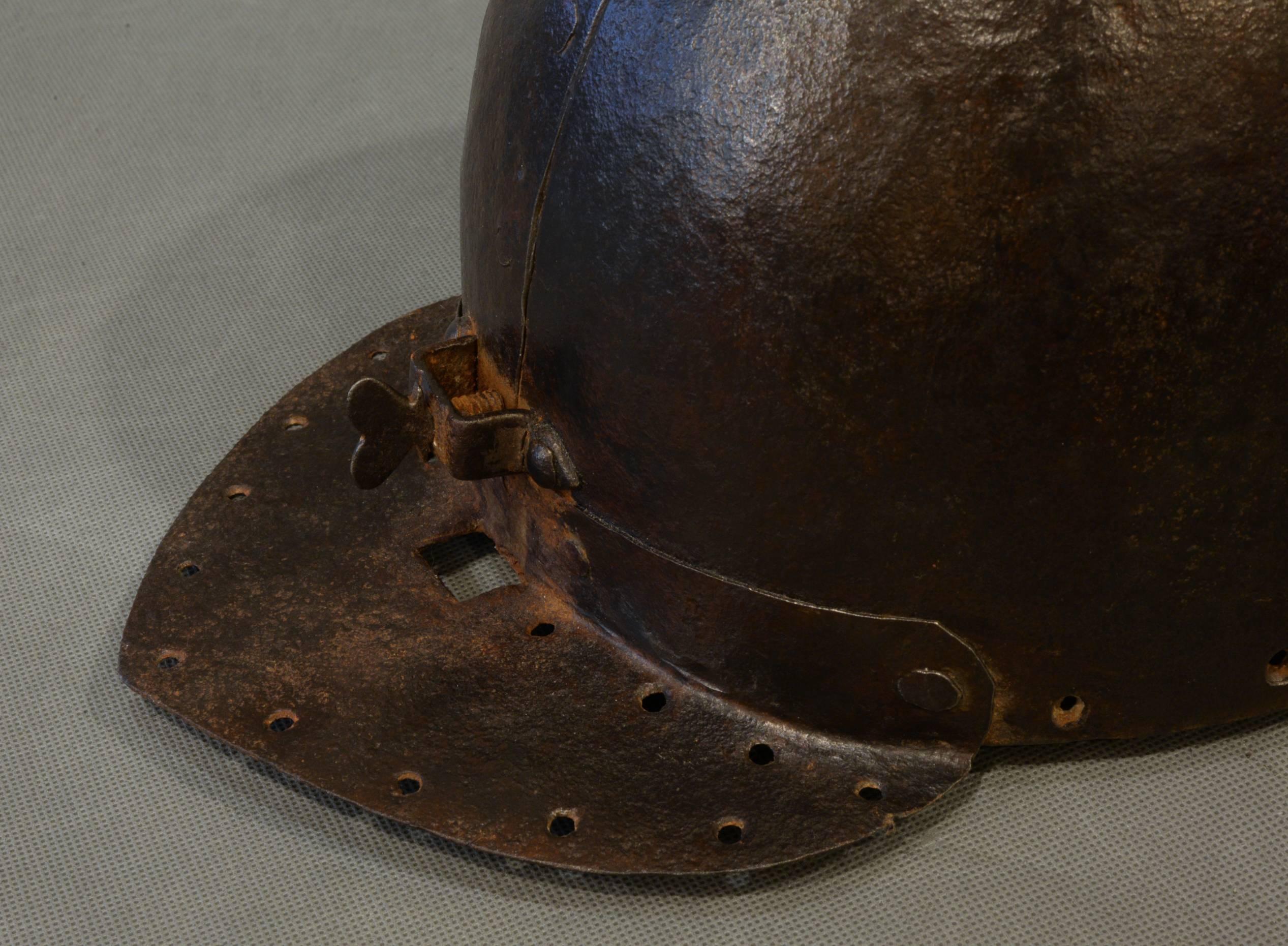 17th Century Sappers Helmet In Good Condition In Salisbury, GB