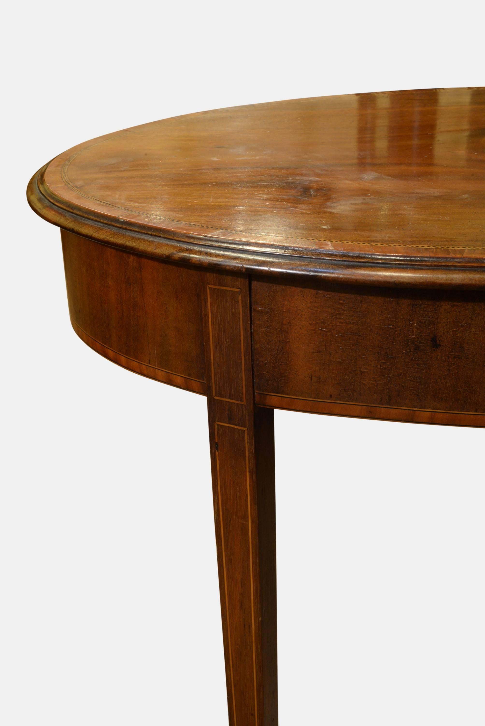 Edwardian Inlaid Oval Mahogany Occasional Table In Excellent Condition In Salisbury, GB