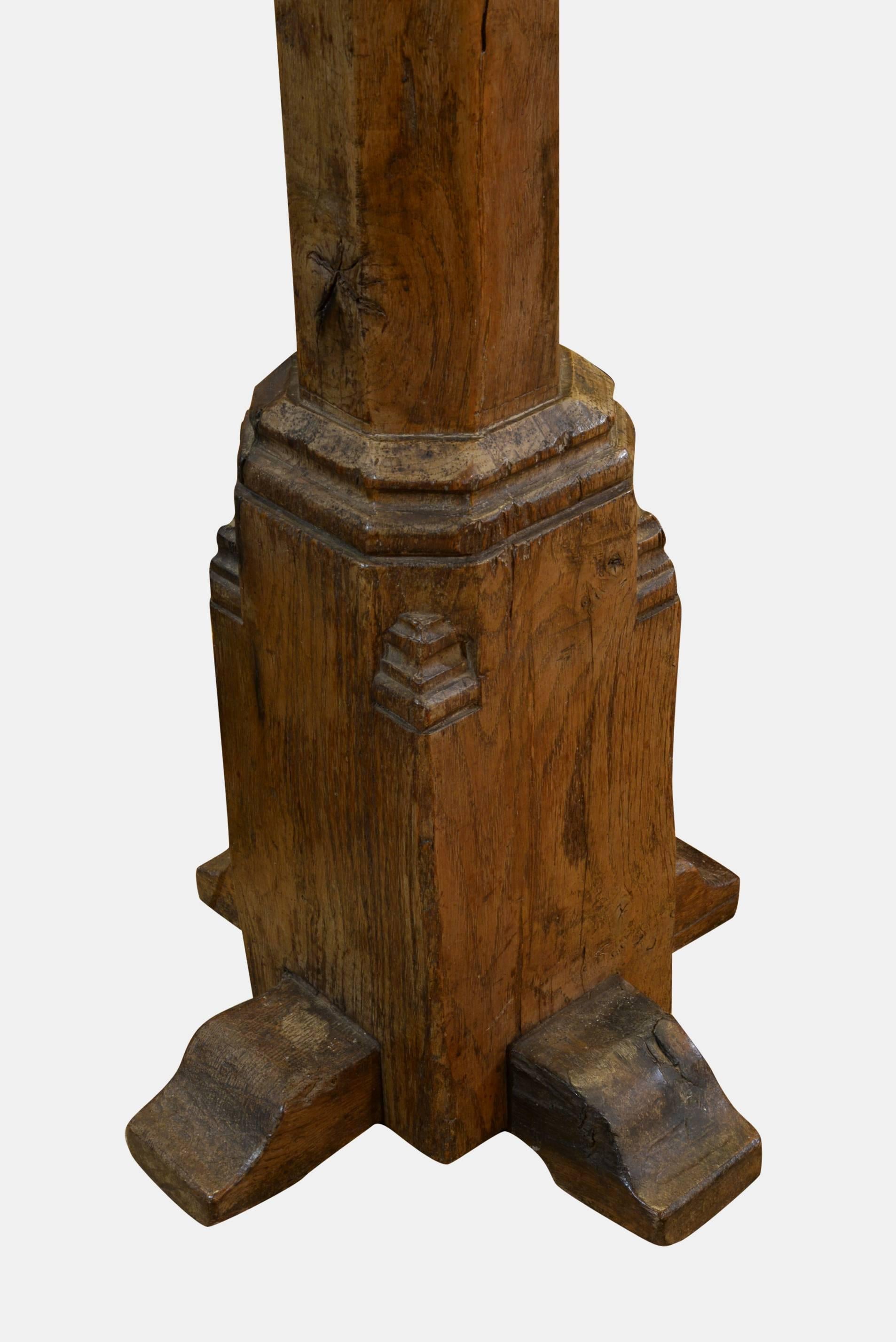 16th Century Oak Newel Post In Excellent Condition For Sale In Salisbury, GB