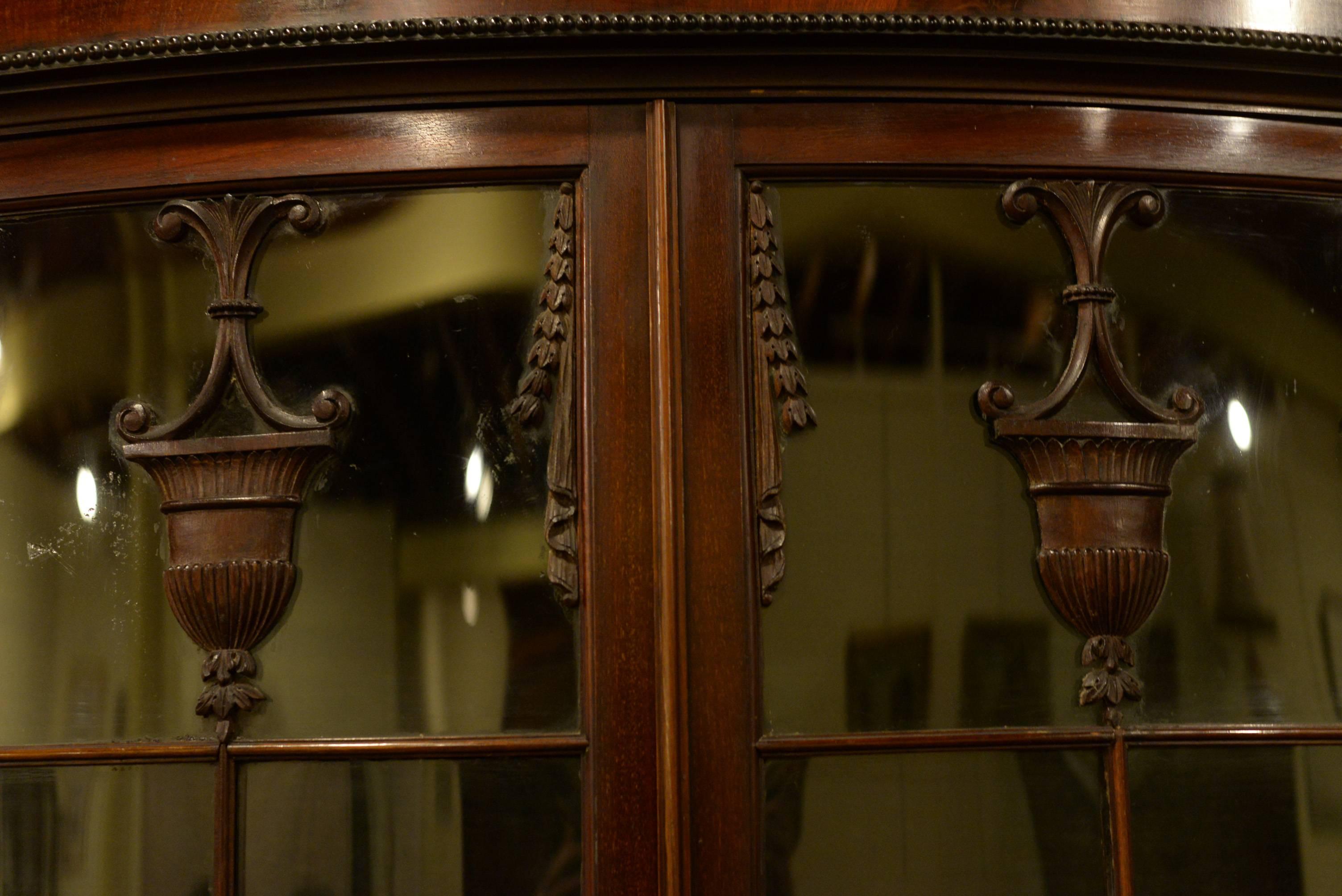 Fine Mahogany Serpentine Fronted Display Cabinet 2