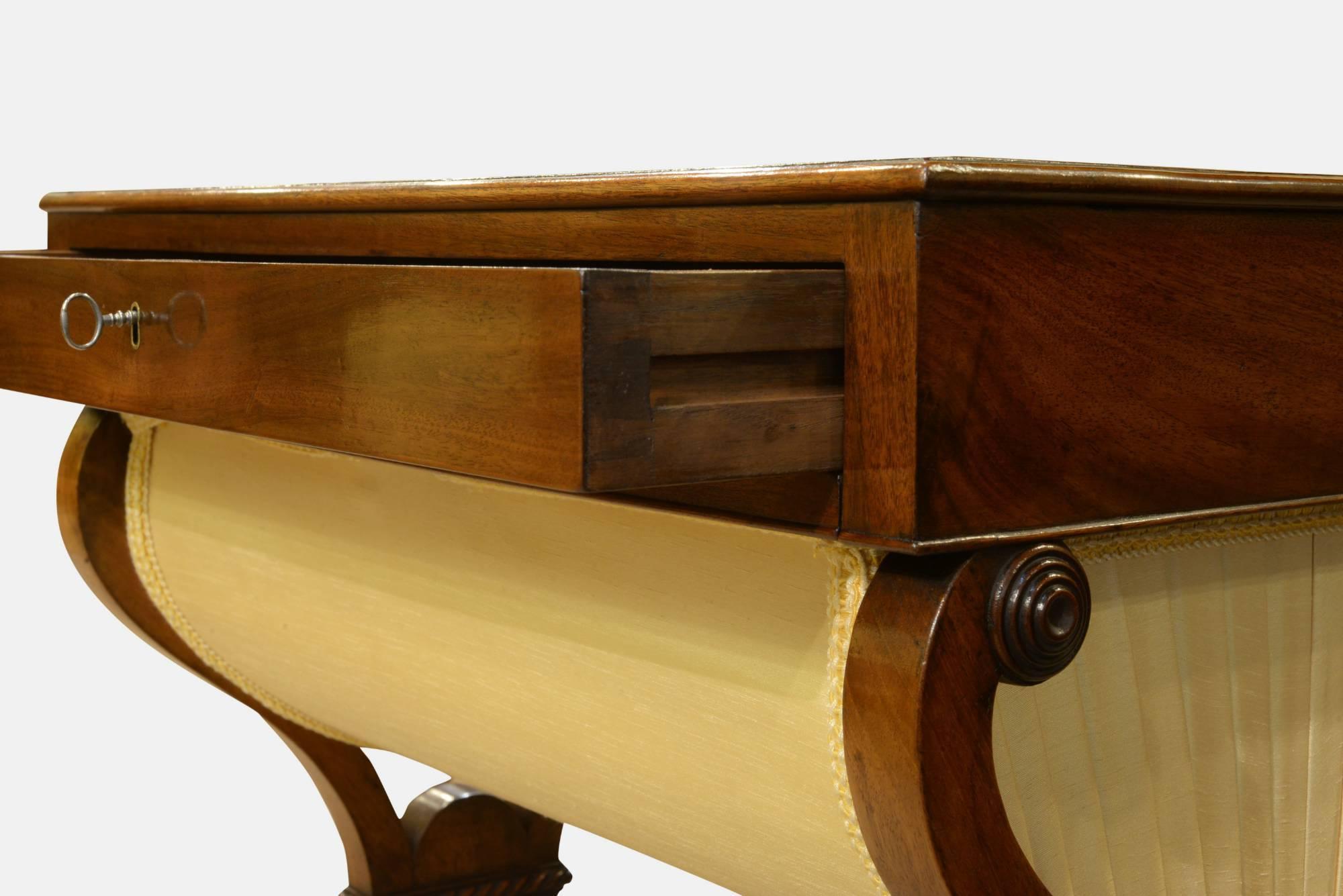 Cross-Banded Fine English Regency mahogany Sewing Table crossbanded in rosewood c1810 For Sale