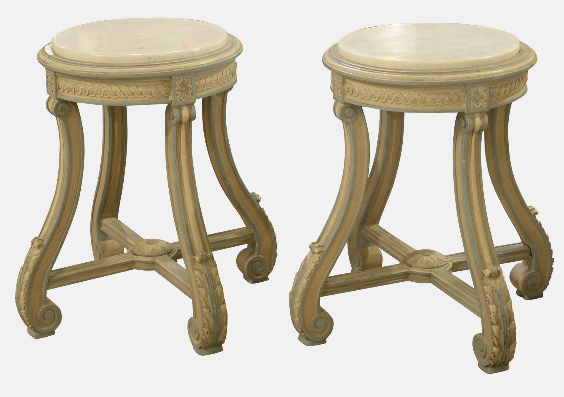 Pair of Late 19th Century Urn Stands 1