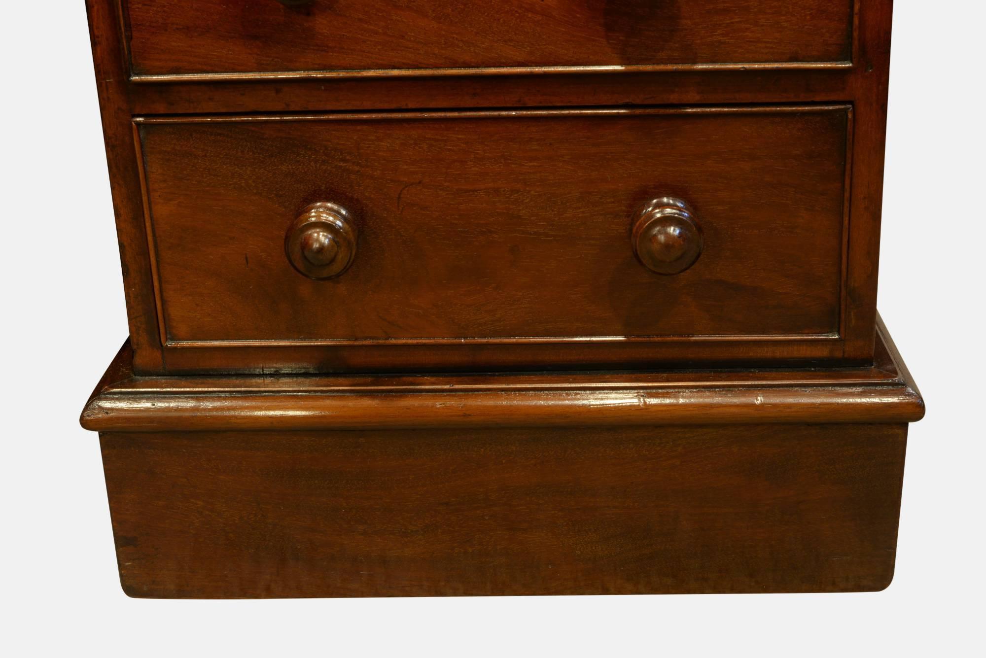 19th Century Pair of Victorian Mahogany Bedside Chests