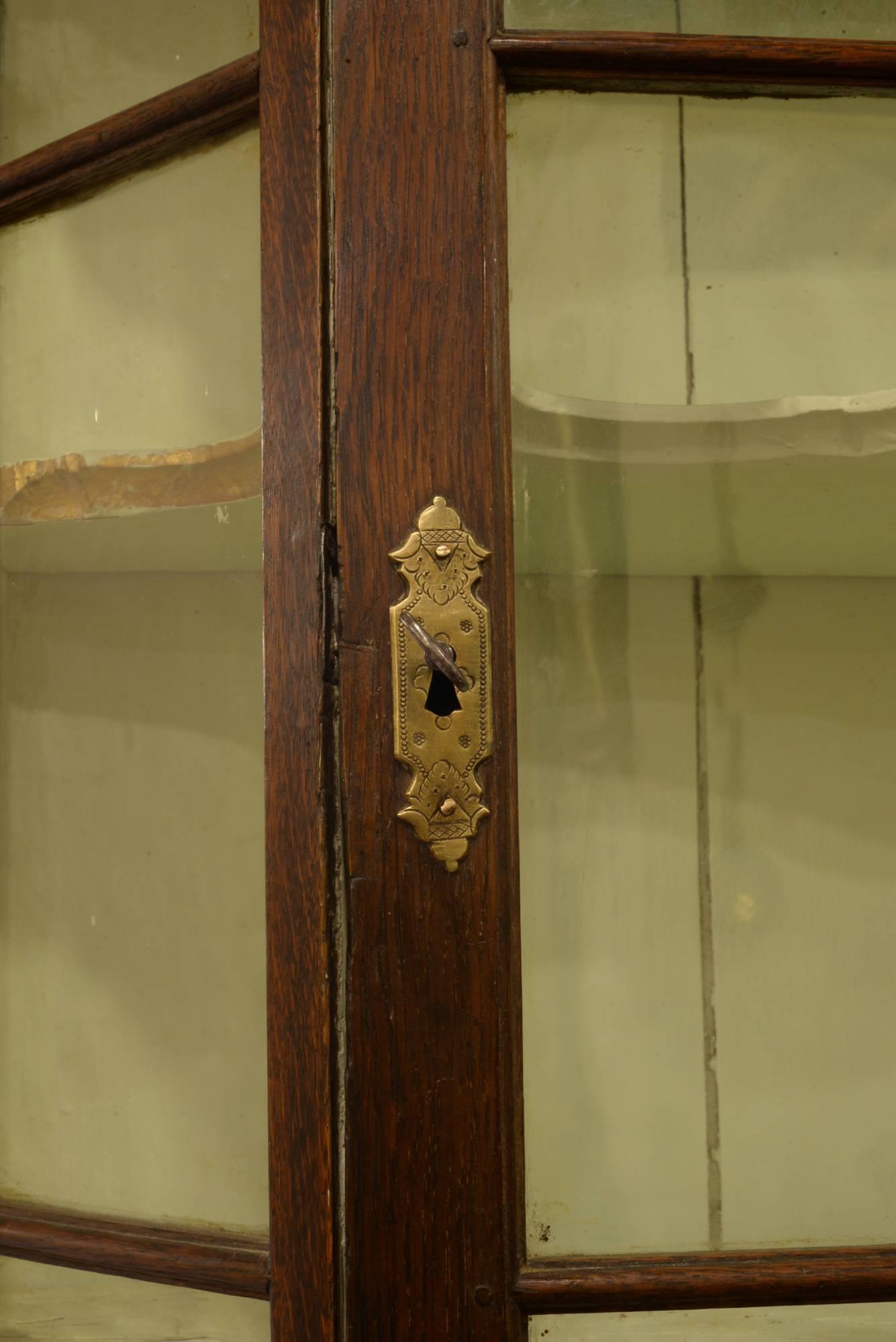 Late 18th Century Dutch Oak Display Cabinet im Angebot 1