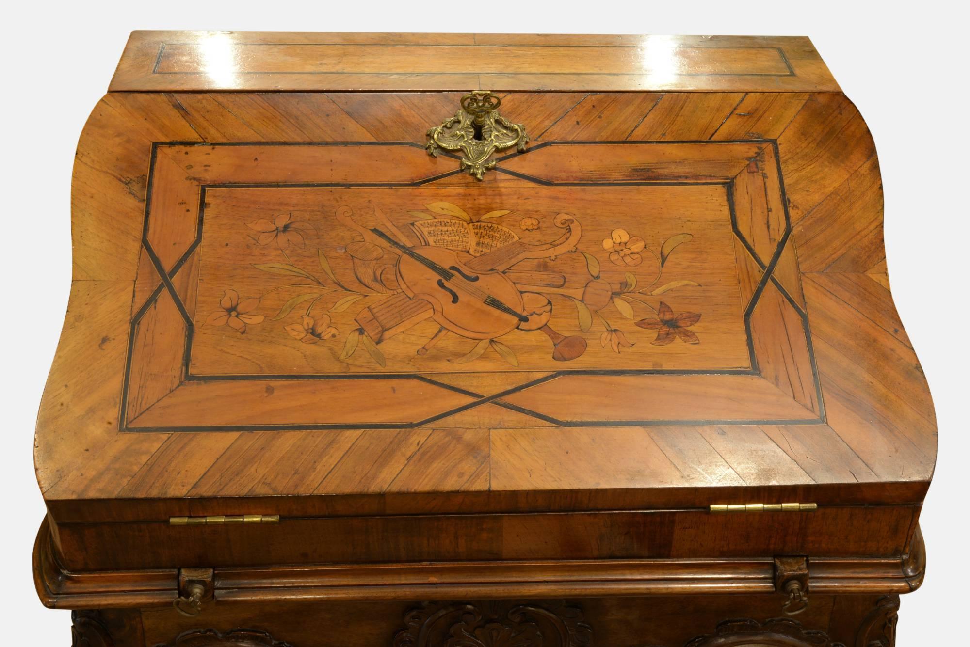 19th Century Mahogany and Walnut Ladies Bureau In Excellent Condition In Salisbury, GB