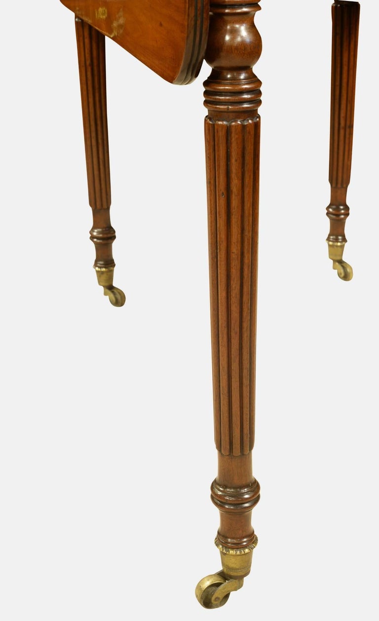 Mahogany Table with Gillows Reeded Legs For Sale at 1stDibs