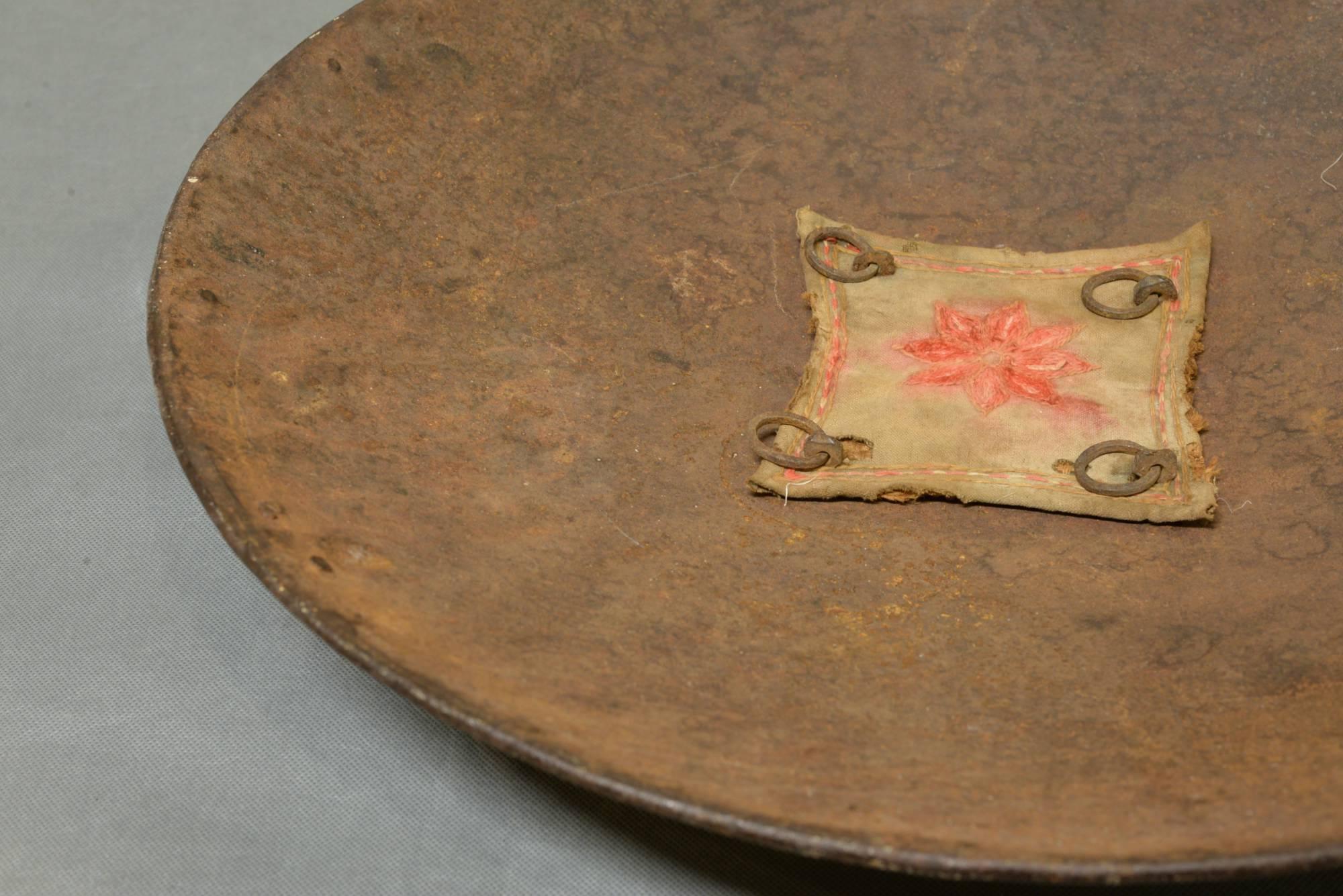Late 18th Century Indo-Persian Dahl Shield In Excellent Condition For Sale In Salisbury, GB