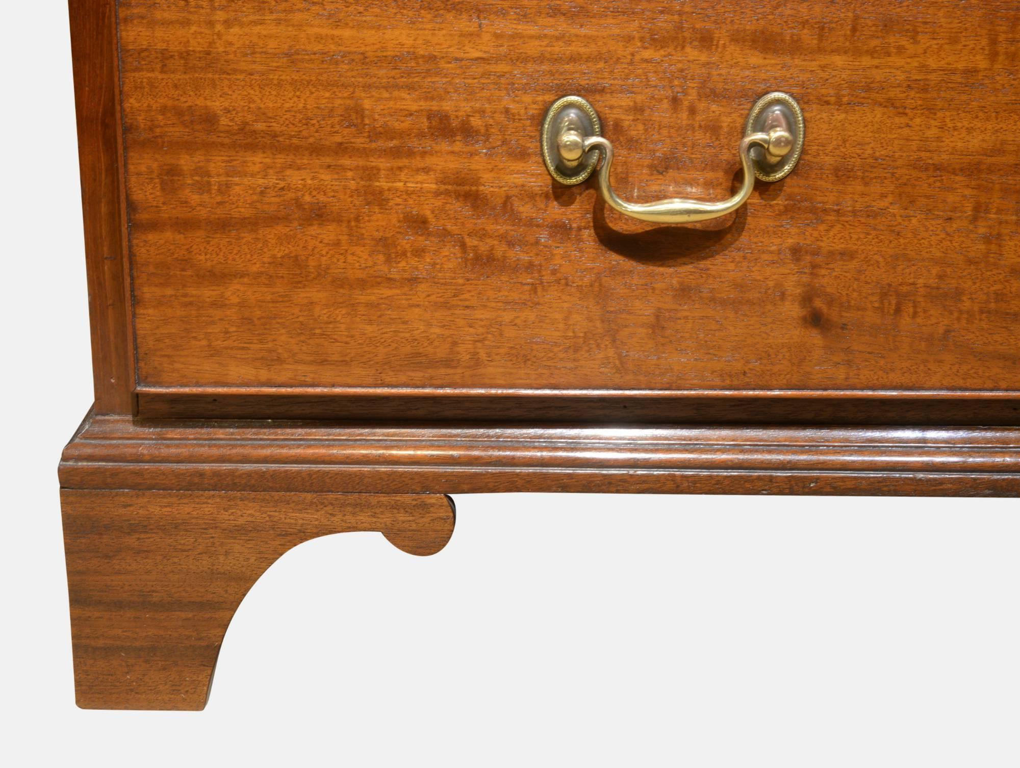 Mahogany 18th Century Chest of Drawers For Sale 2
