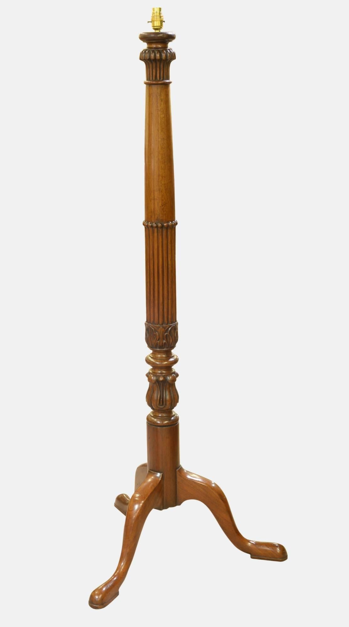 Pair of 19th Century Mahogany Torchere Lamps In Excellent Condition For Sale In Salisbury, GB