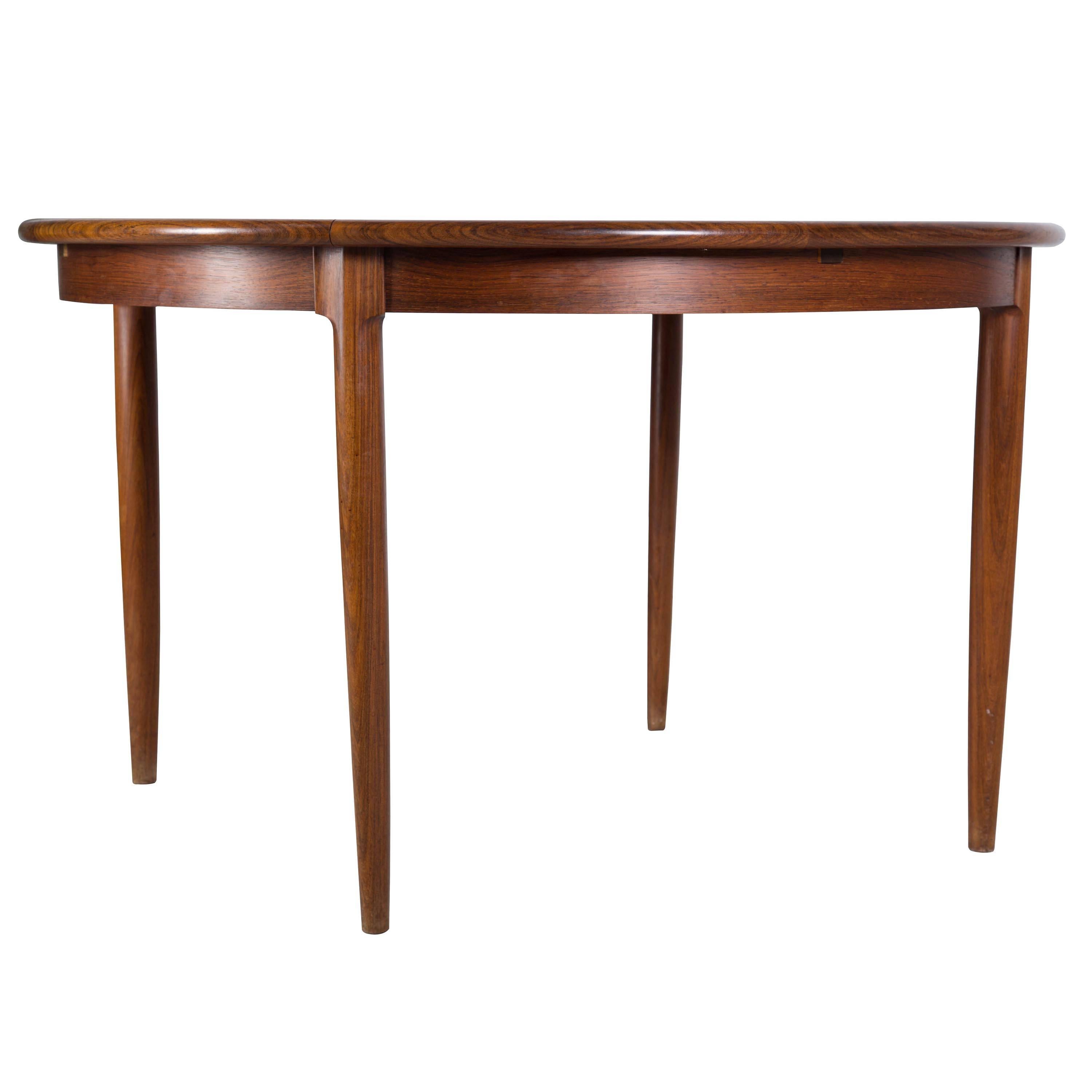Niels Otto Moller designed (model number 15) mid-20th century rosewood dining table extendable with butterfly leaf.