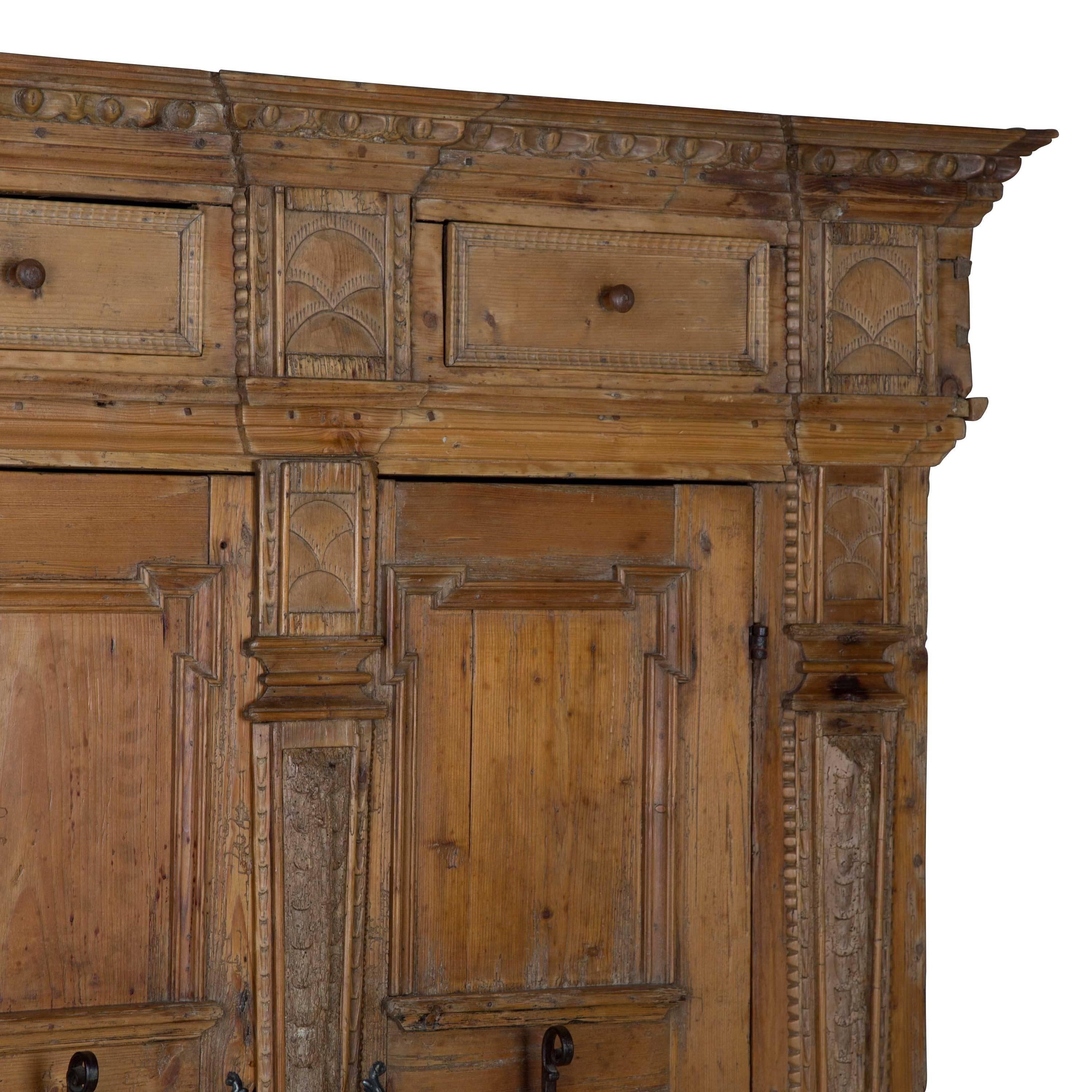 17th Century Architectural Armoire In Good Condition In Gloucestershire, GB