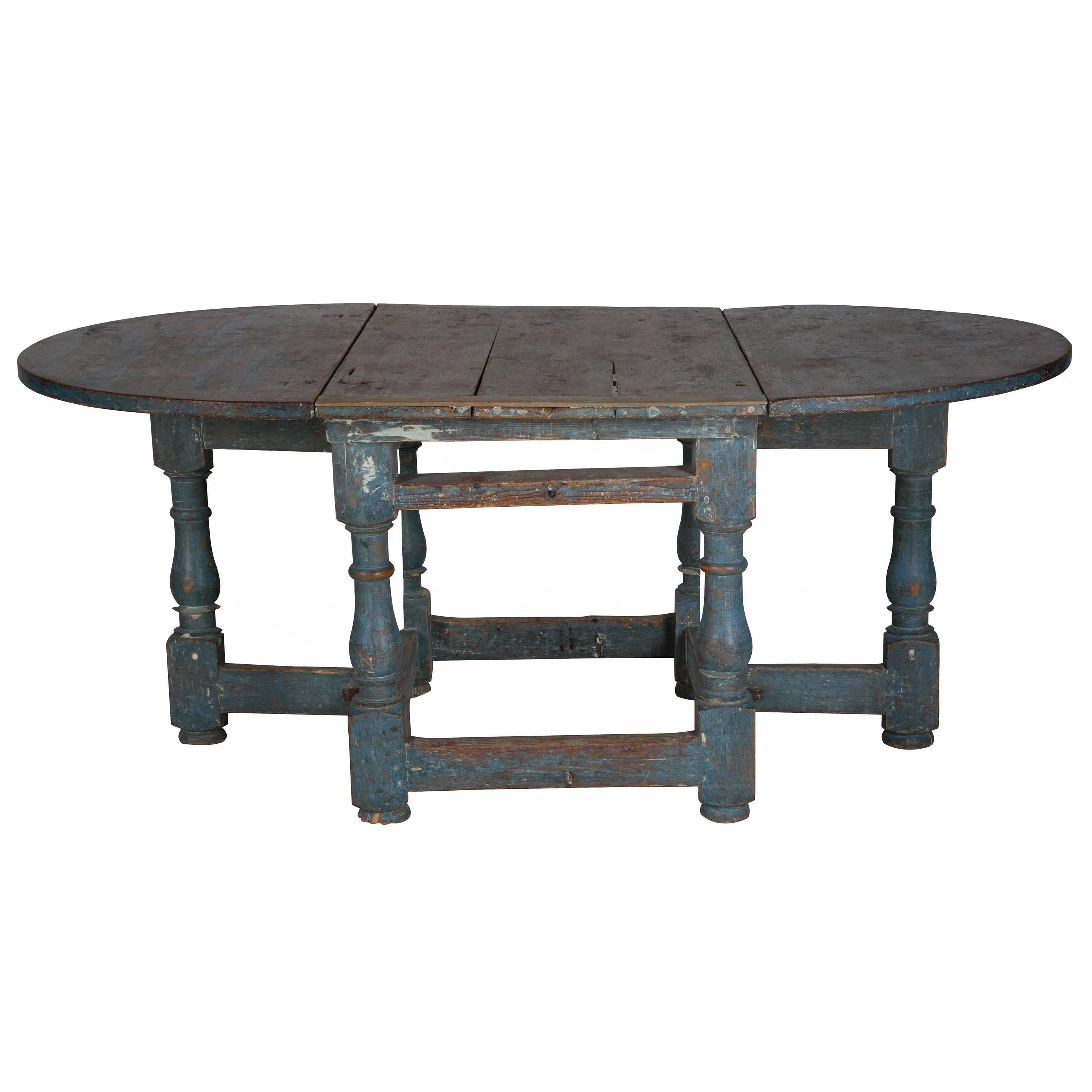 18th Century Swedish Drop-Leaf Dining Table In Good Condition In Gloucestershire, GB