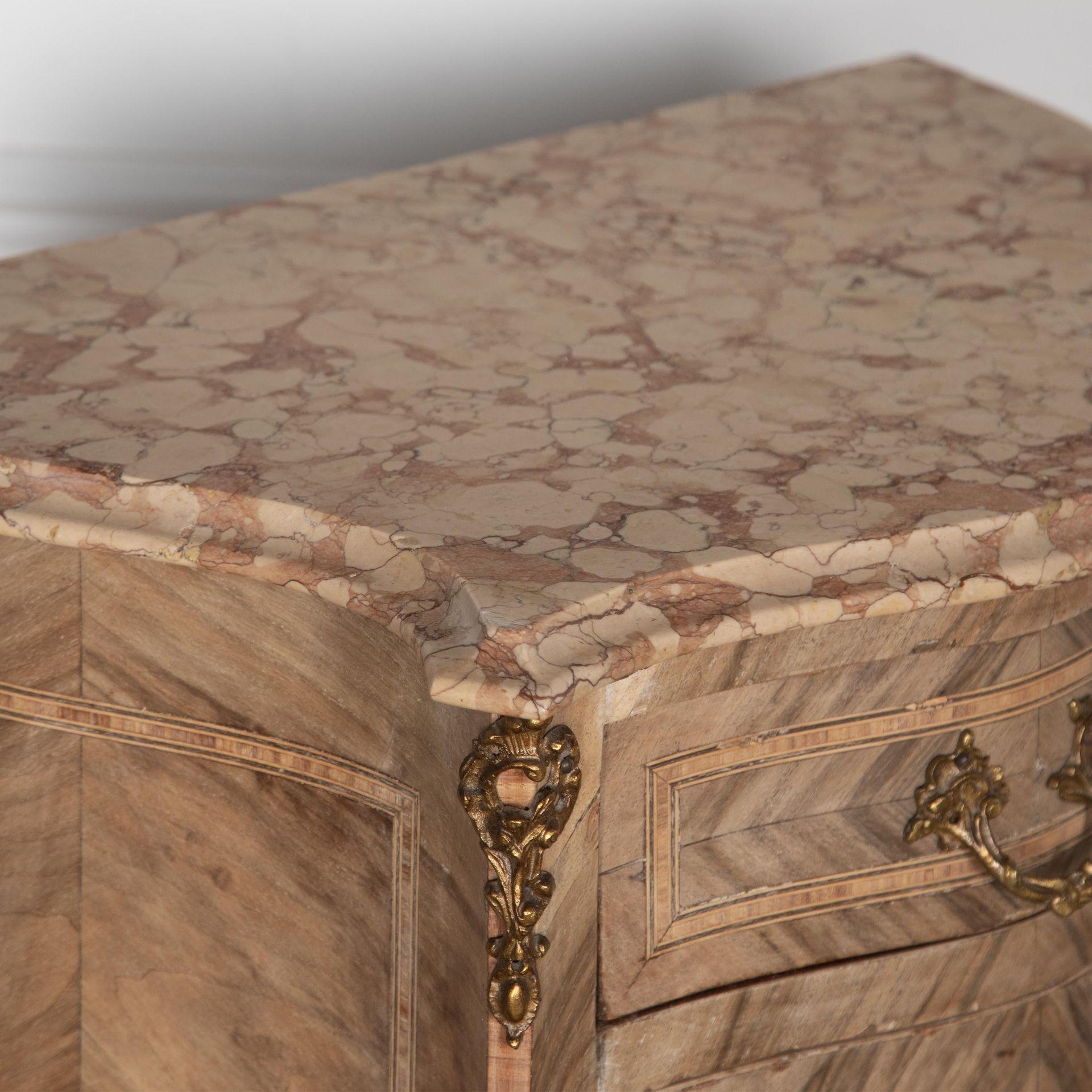 Pair of 20th Century Italian Bleached Marquetry Bedside Commodes For Sale 5